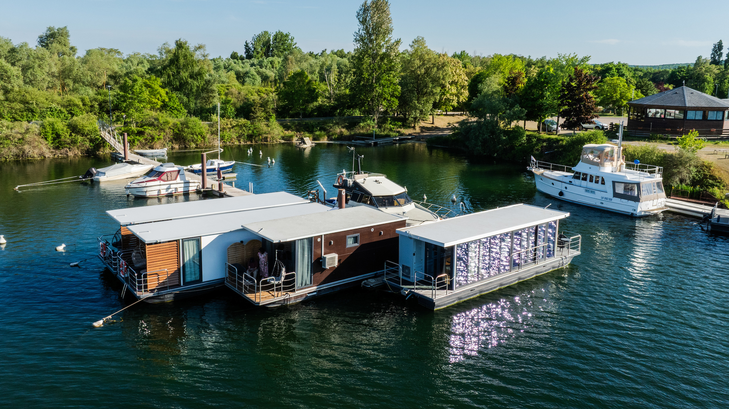 Suite flottante Supérieure — Maison insolite Balnéo à L'Isle-Adam (Yvelines) à L'Isle-Adam — salle de bain