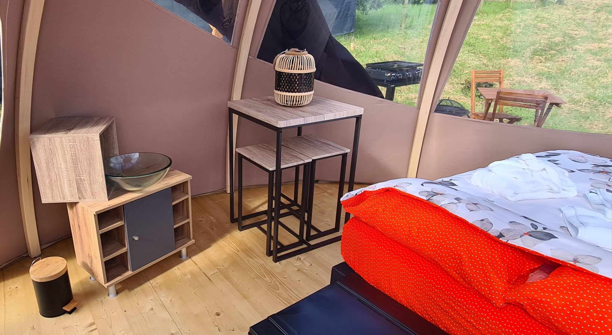 La Sphère étoilée : un wigwam enchanteur en pleine nature à Hauts-de-France — chambre