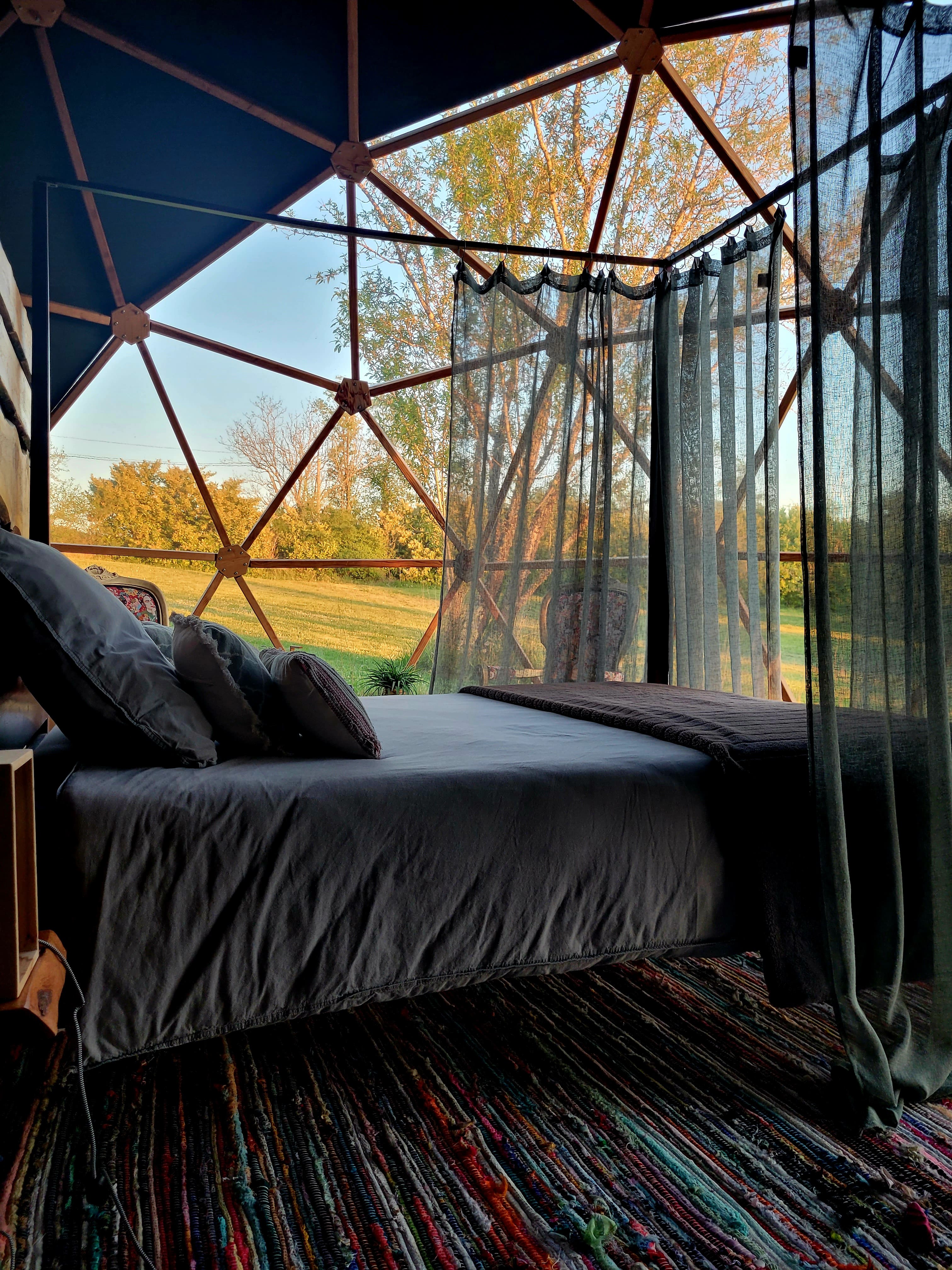 Dôme Spa Nyx — Séjour romantique avec jacuzzi à Haute-Garonne à Lussan-Adeilhac — vue intérieure