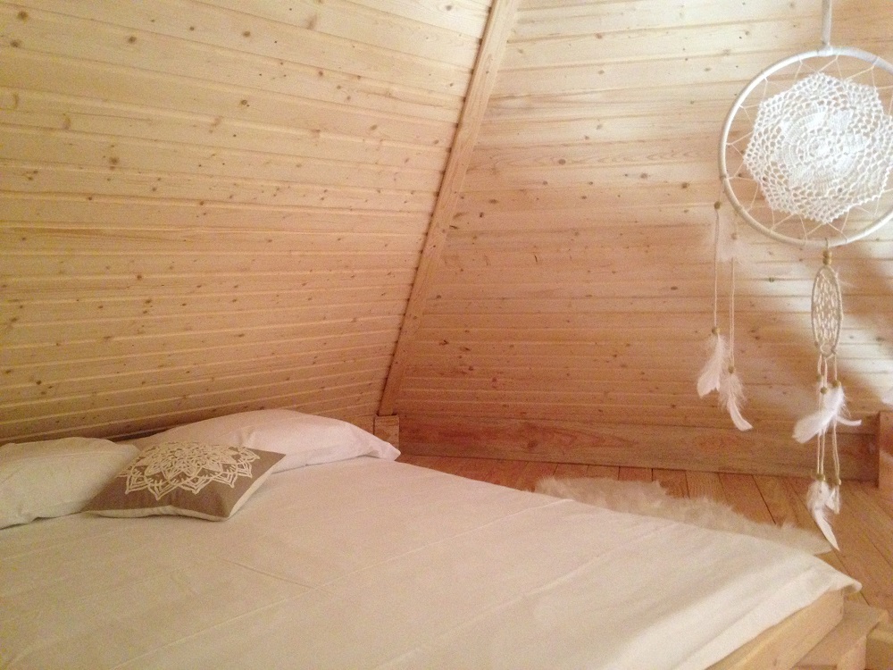 Évasion dans la cabane Spa Haldjas : un refuge de trappeur en Centre-Val de Loire à Descartes — salle de bain