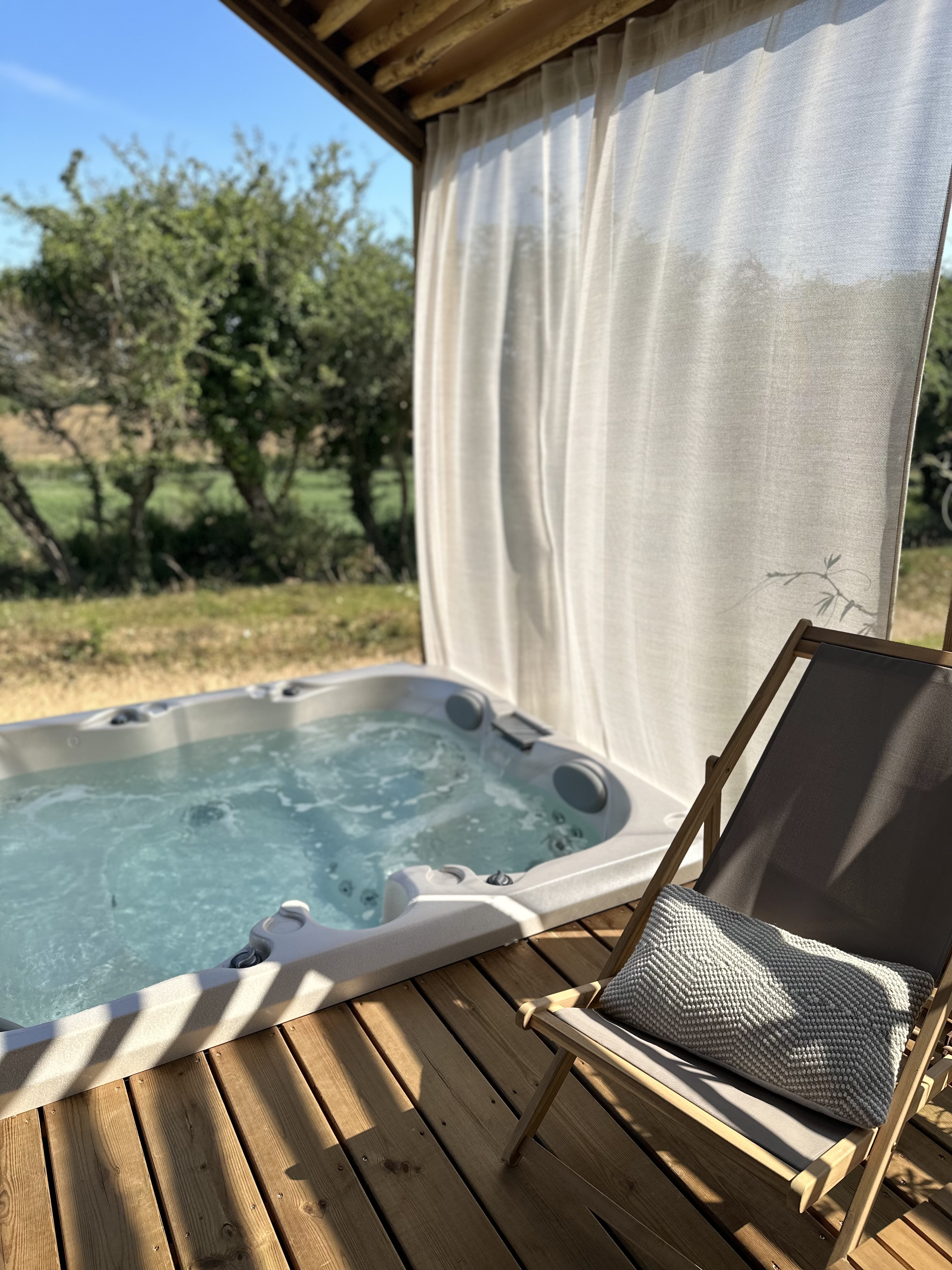 Lodge PMR et Spa Bohème : un refuge enchanteur en Vendée à Vairé — environnement naturel