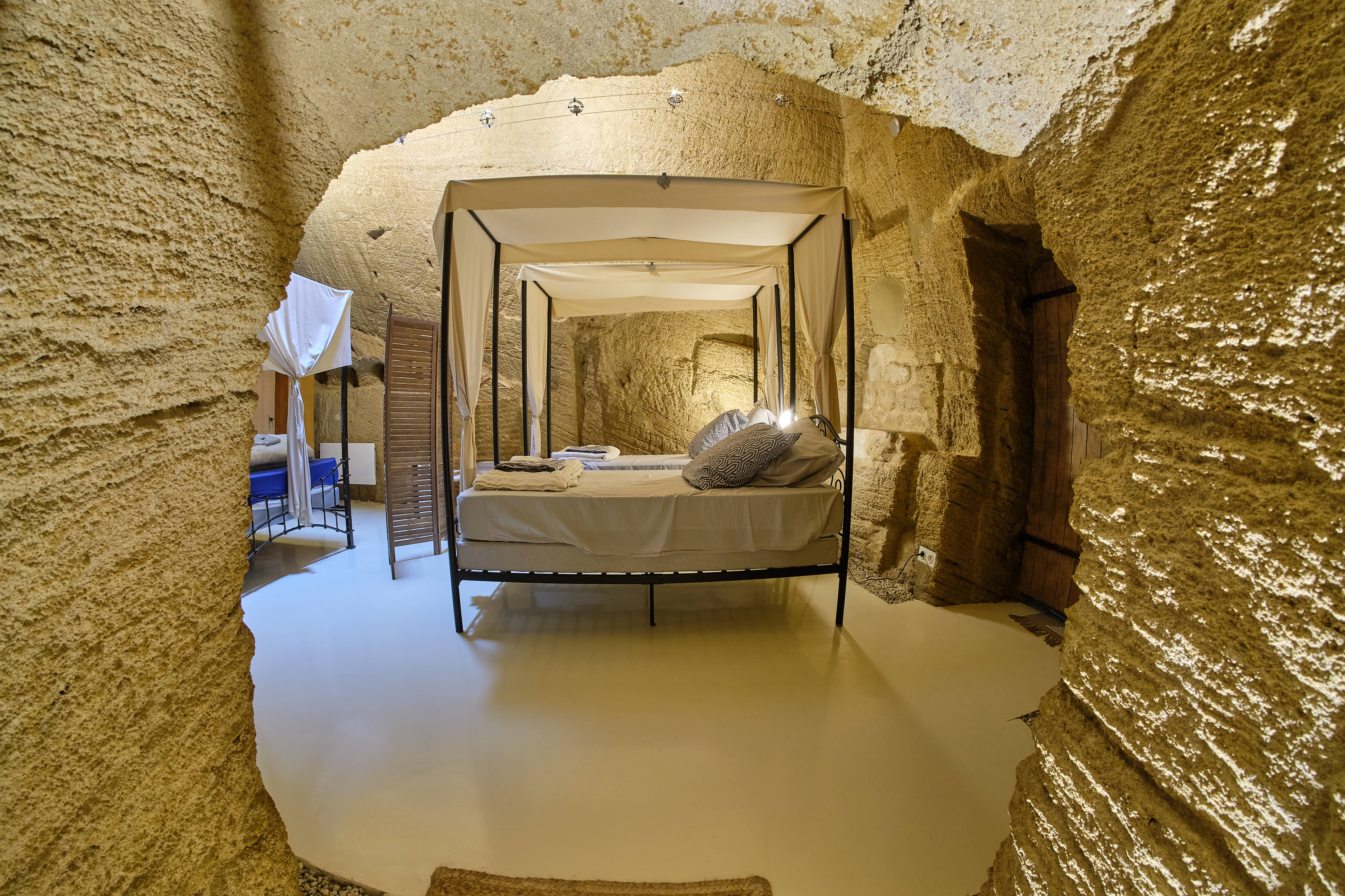 TrogloMoro — Maison troglodyte avec spa à Maine-et-Loire à Angers — vue depuis la terrasse