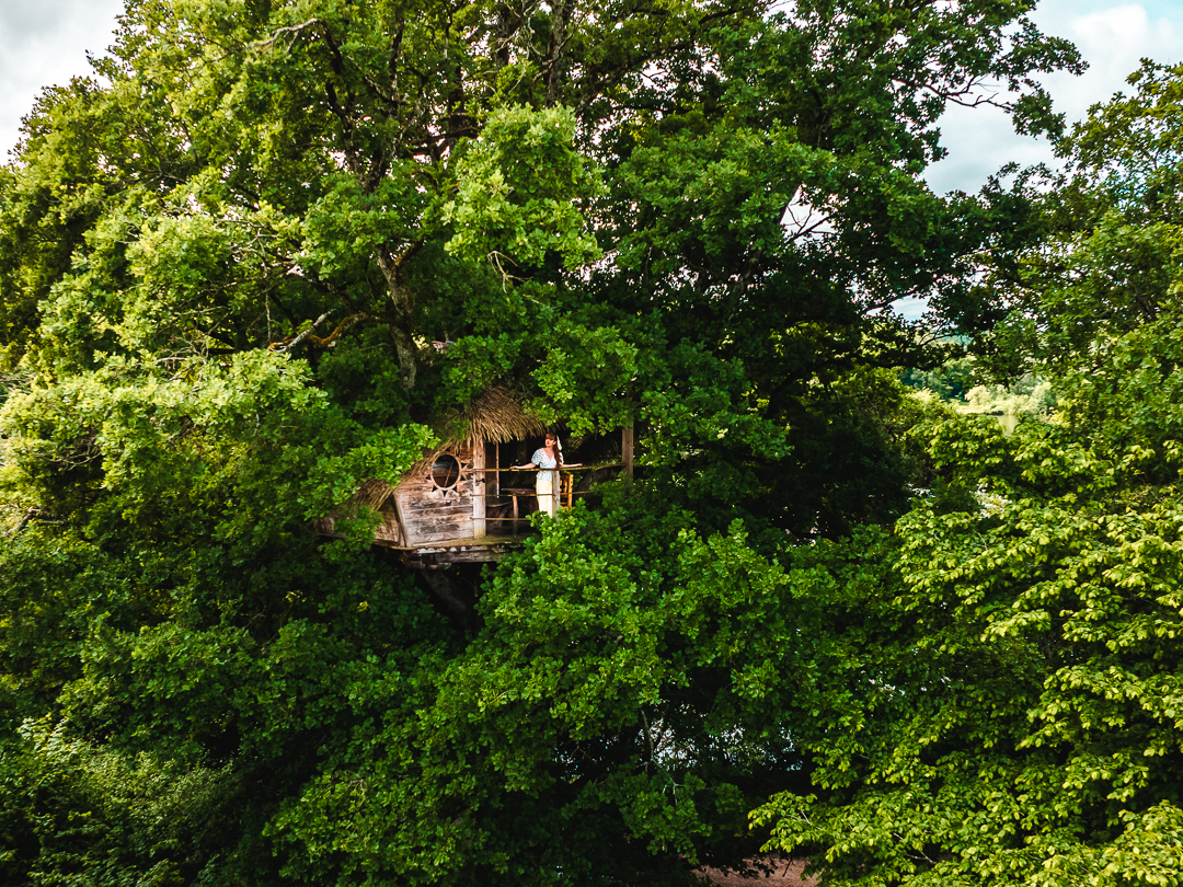 Cabane Infinie : une évasion perchée dans les arbres à Chassey-Lès-Montbozon — vue intérieure