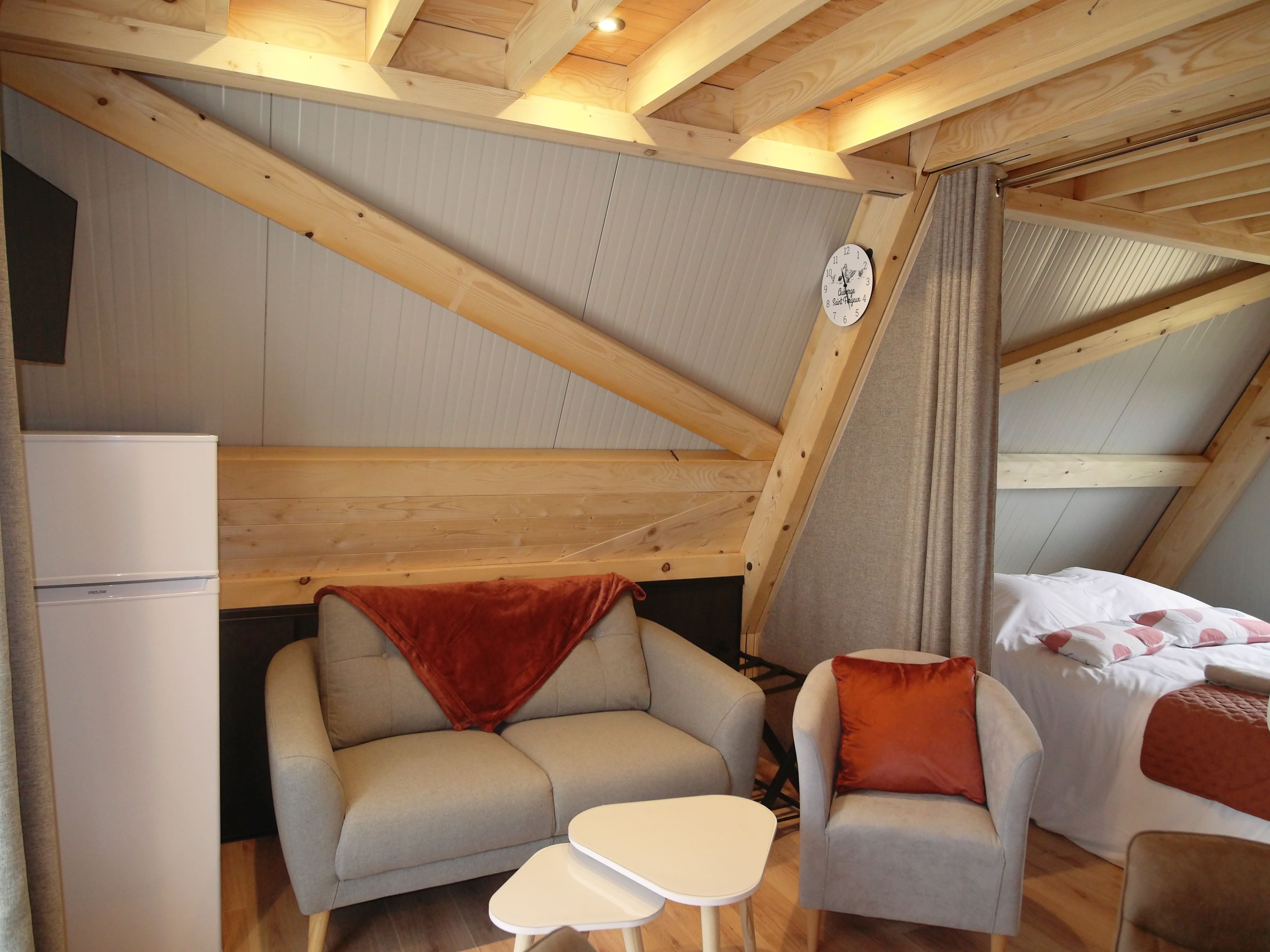 Le Tipi Françoise : un chalet enchanteur en pleine nature à Blancs Coteaux — chambre