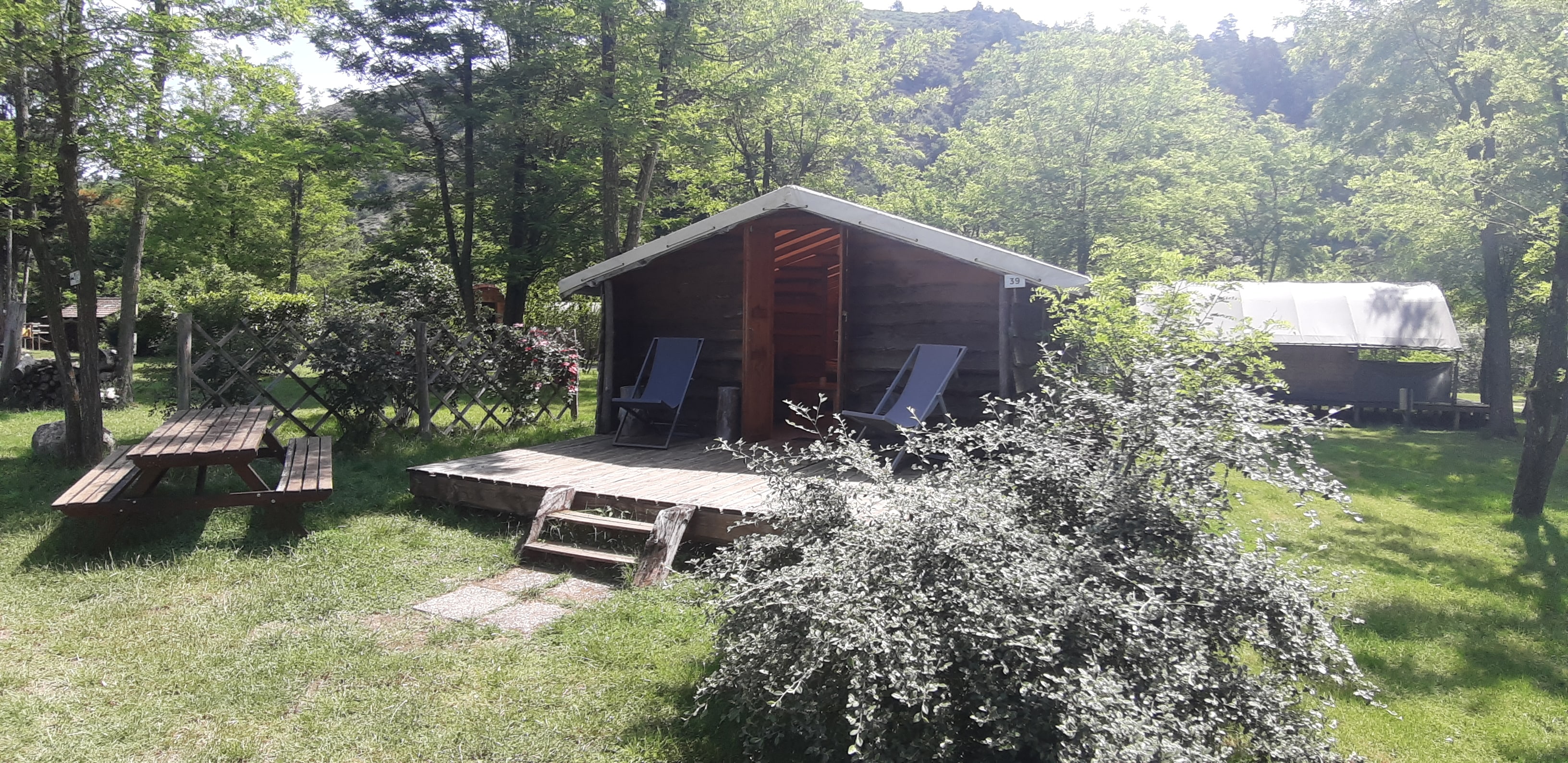 Cabane du Trappeur : une immersion au cœur de la nature ardéchoise — Cabane à Arlebosc
