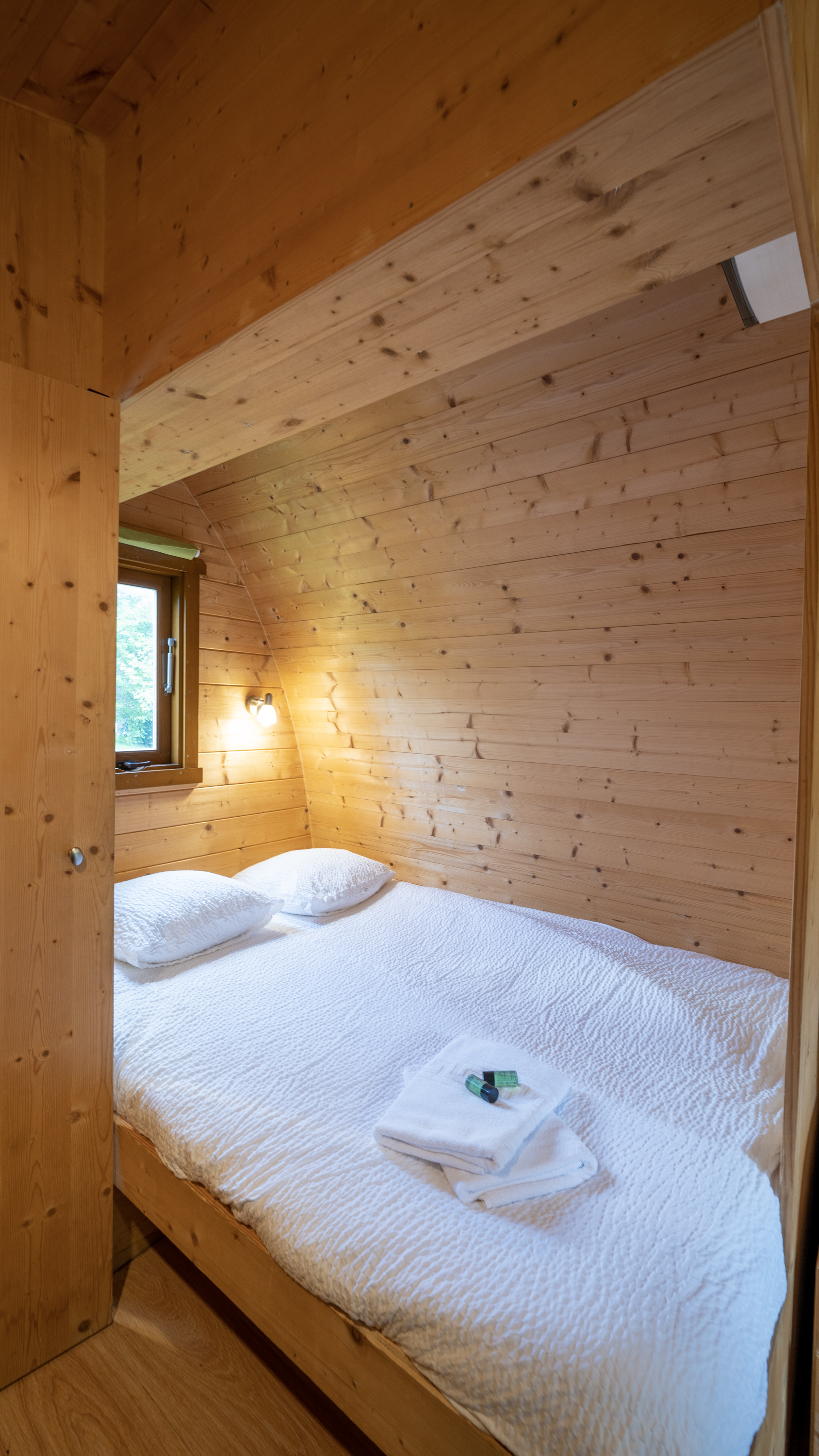 La cabane familiale forestière : une évasion en Limousin à Chamberet — vue intérieure