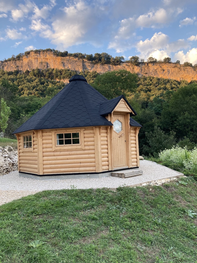 Kota Izieu : une immersion au cœur de la nature à Izieu — espace de vie