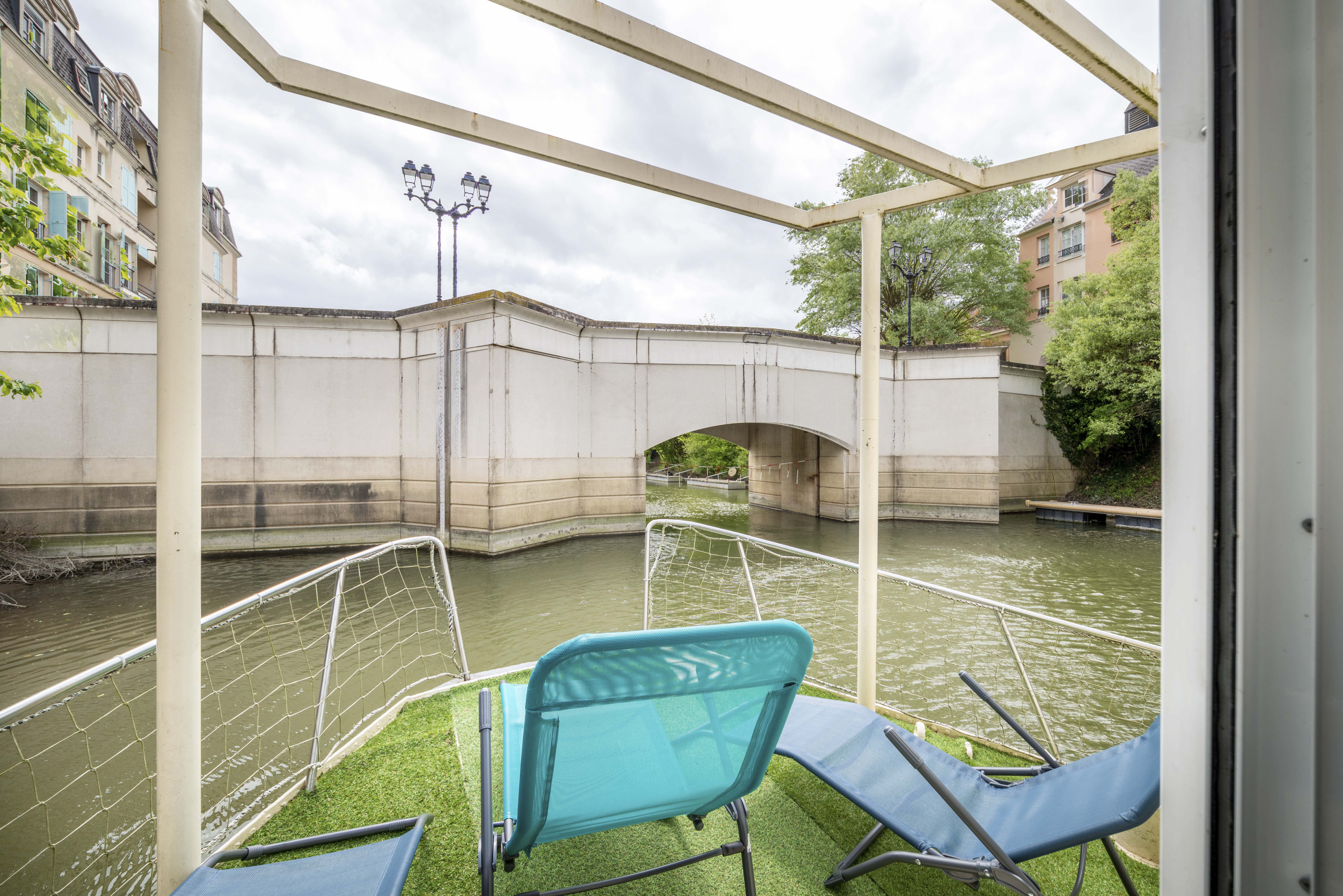 Évasion sur l'eau : House Boat insolite à Cergy à Cergy — cuisine
