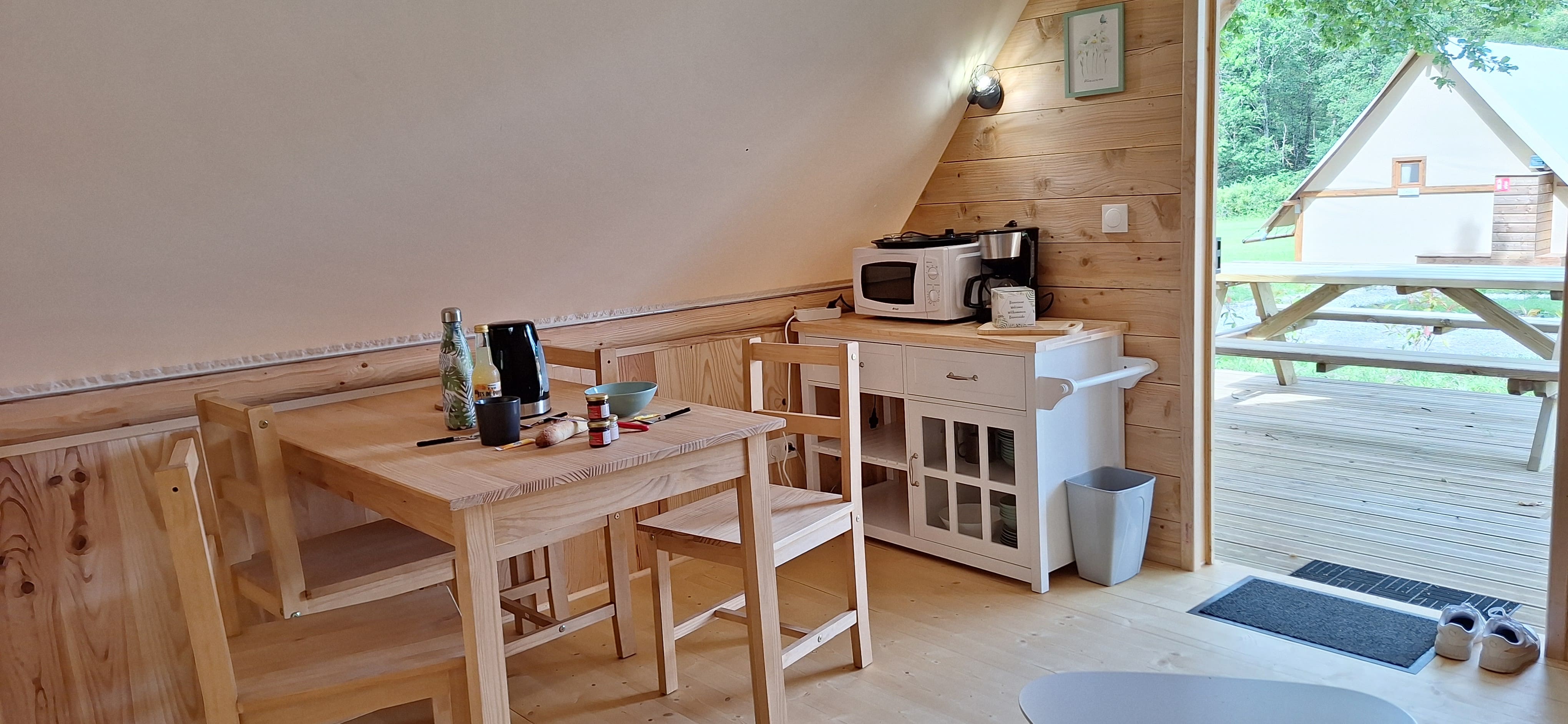 Pâquerette — Tente lodge avec spa à Loir-et-Cher à La Ferté-Imbault — espace de vie