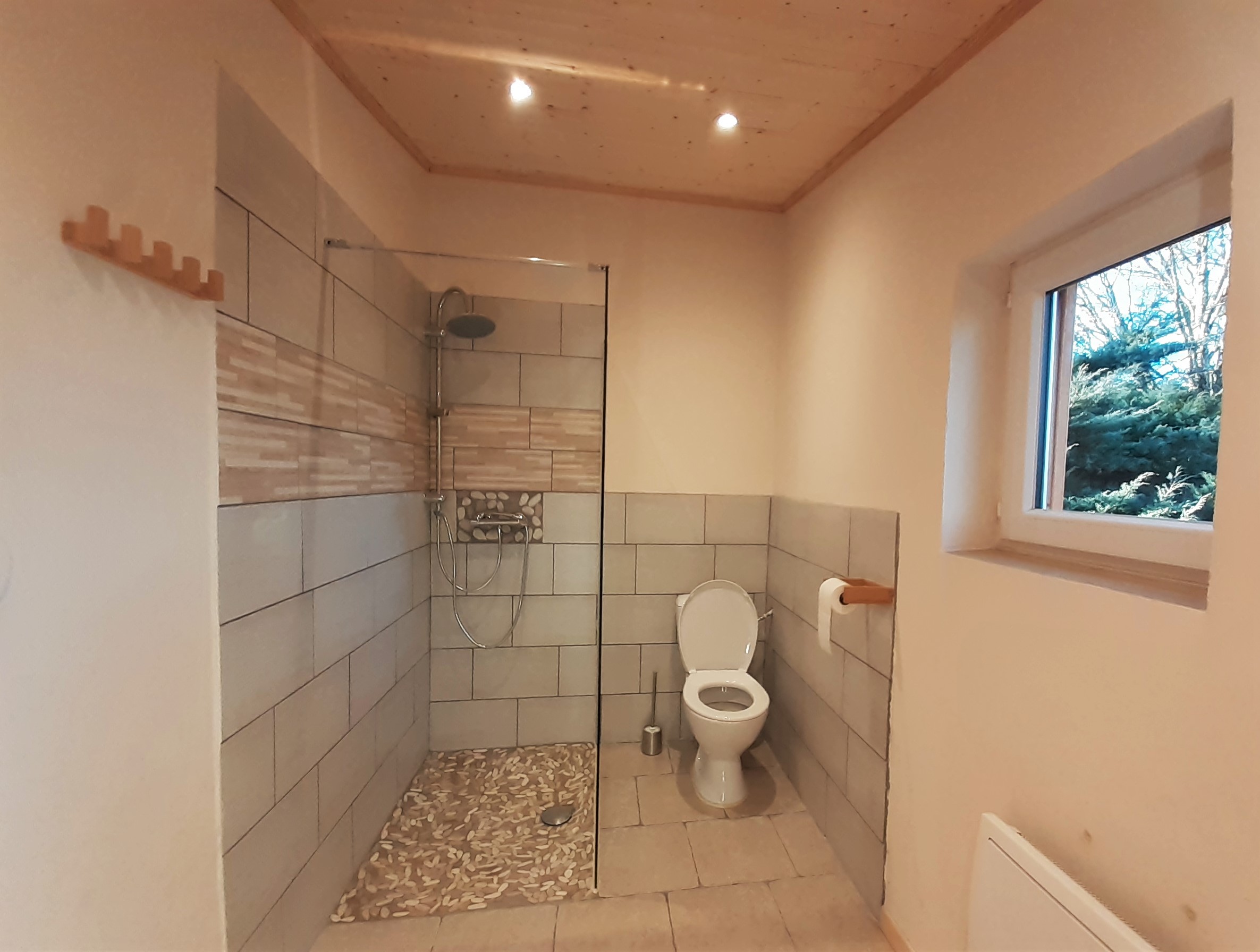 Chalet Prairie avec vue sur lac : une évasion en Auvergne à Condat-En-Combraille — cuisine