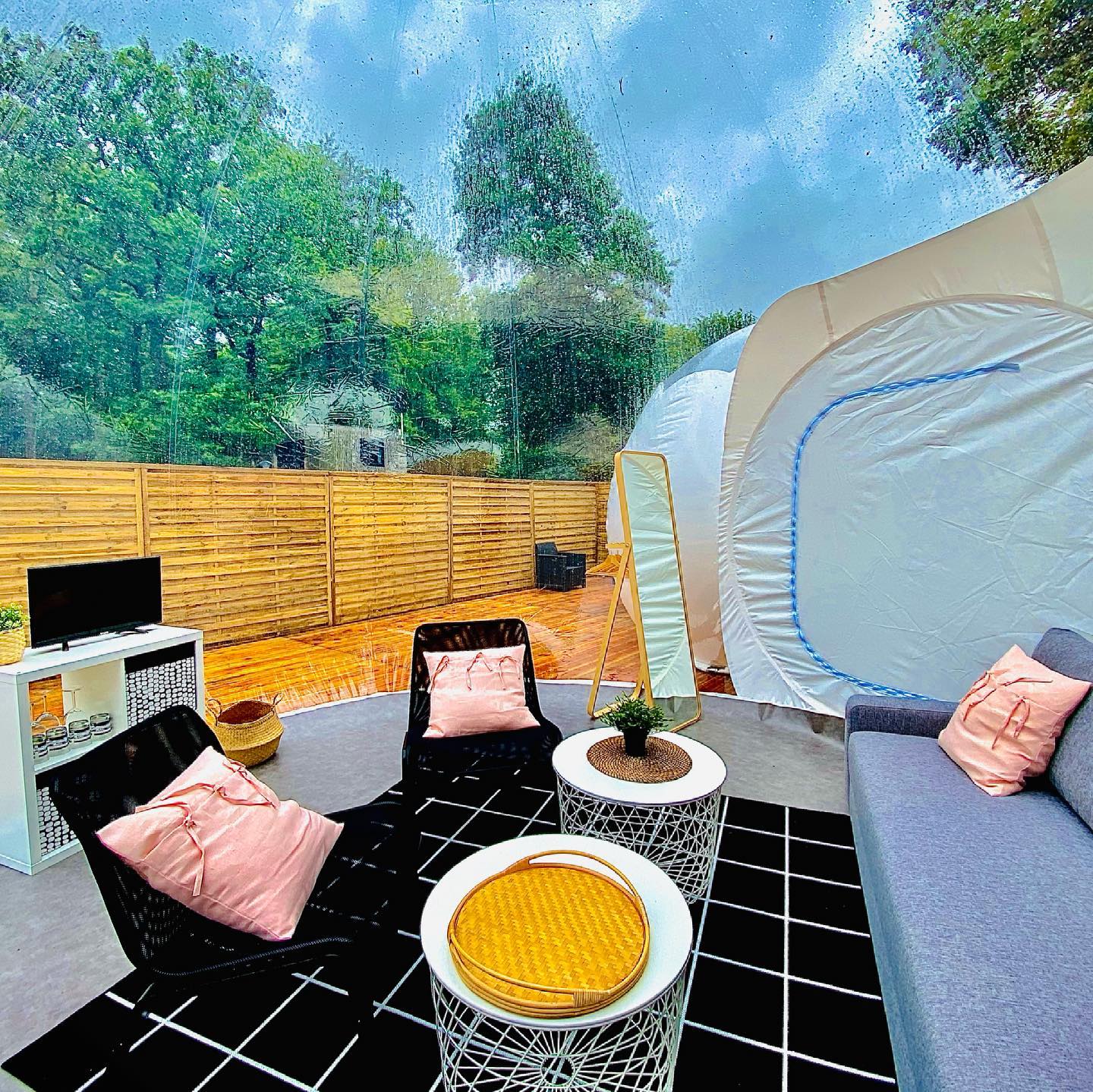 Bulle spa transparente : une nuit sous les étoiles en Normandie à Saint-Sever-Calvados — salle de bain