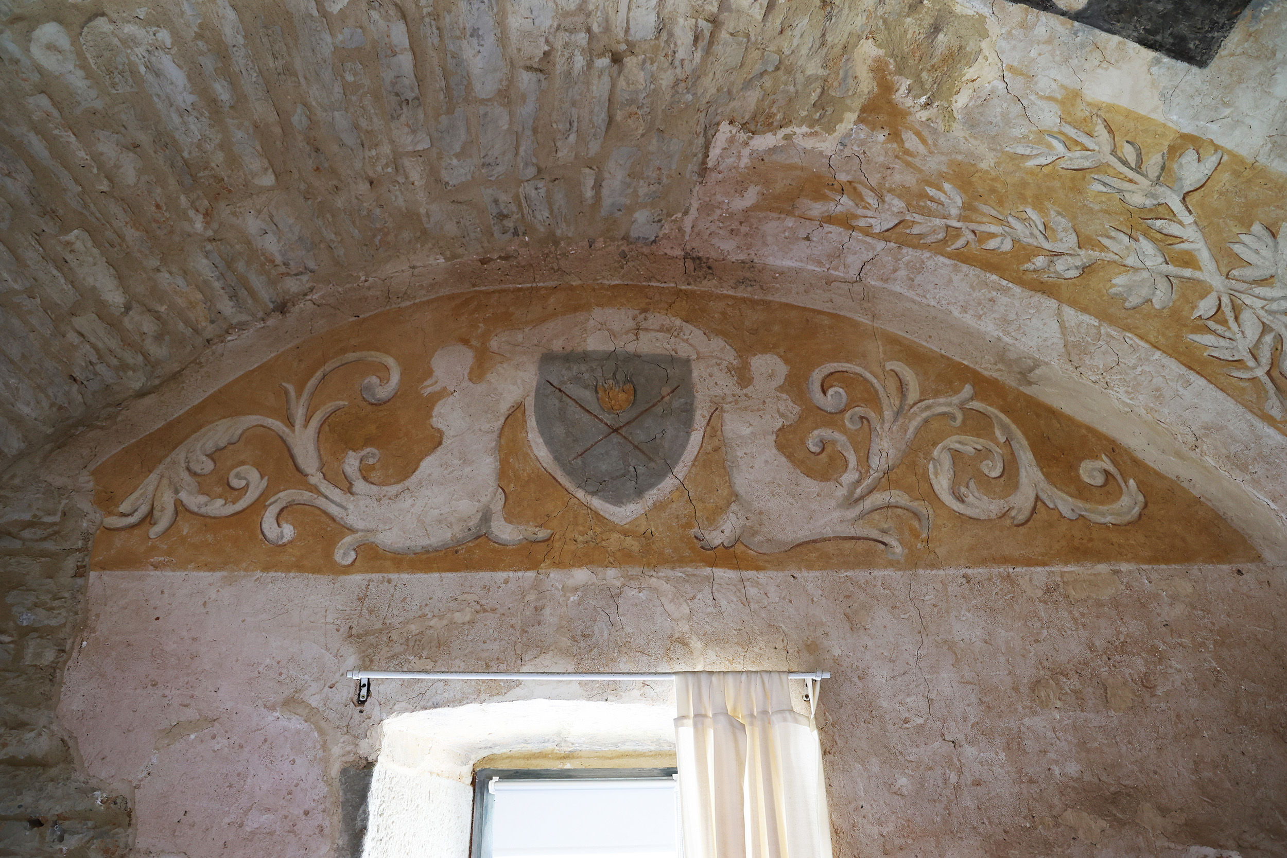 La Chambre de la Reine — Nuit élégante dans un Château à Saint Chamarand à Saint-Chamarand — détail architectural