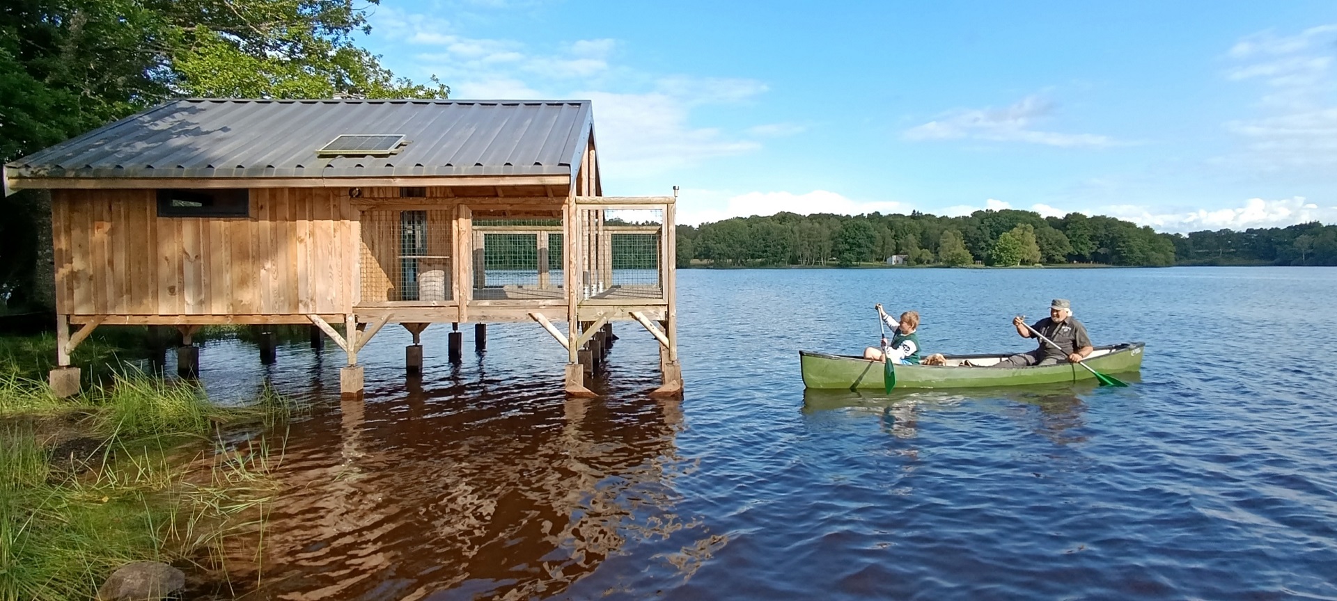 Cabane sur l'eau Aigrette : une expérience unique en Limousin à Flayat — vue intérieure