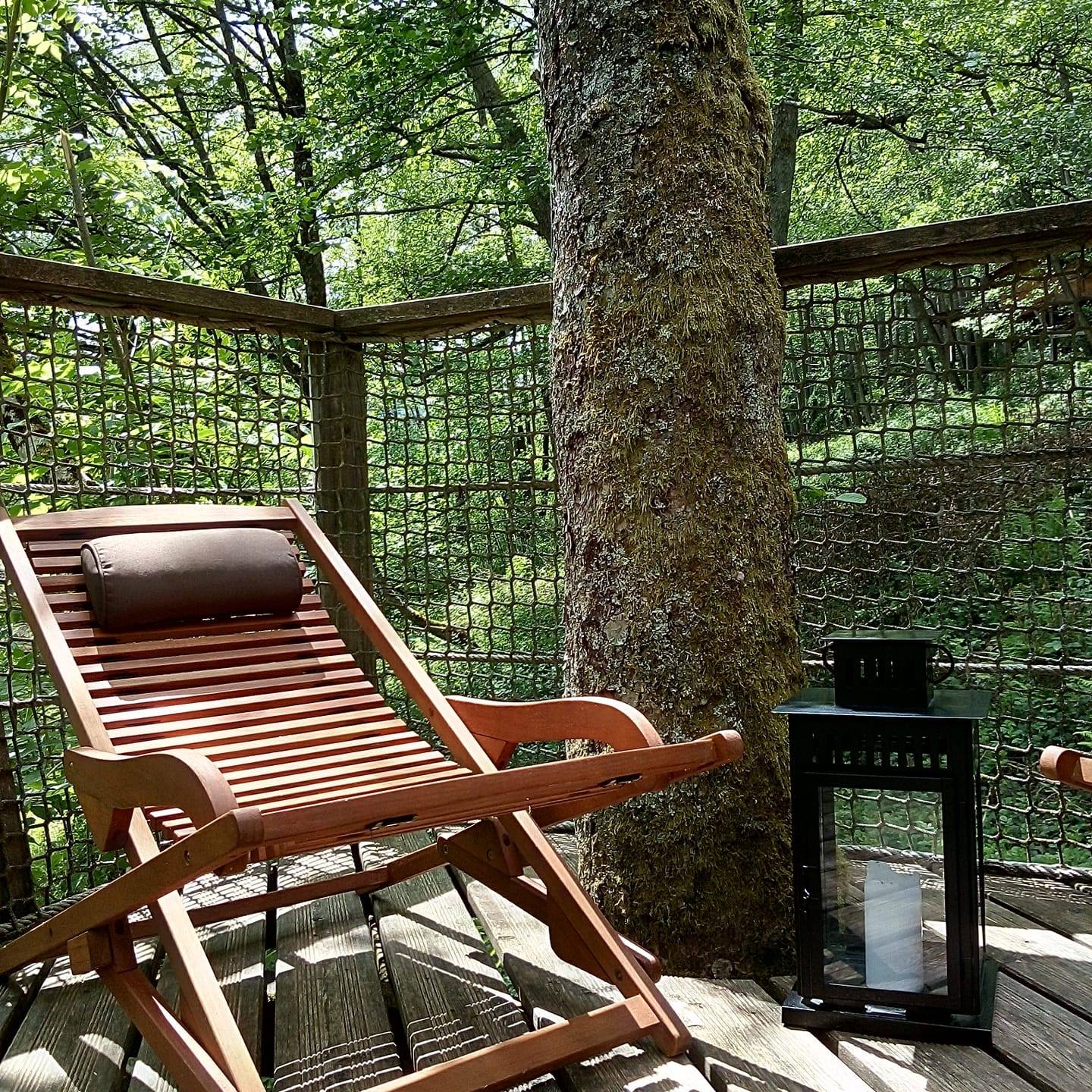Une cabane sur pilotis : Le Petit Toit du Monde en Alsace à Grandfontaine — espace de vie