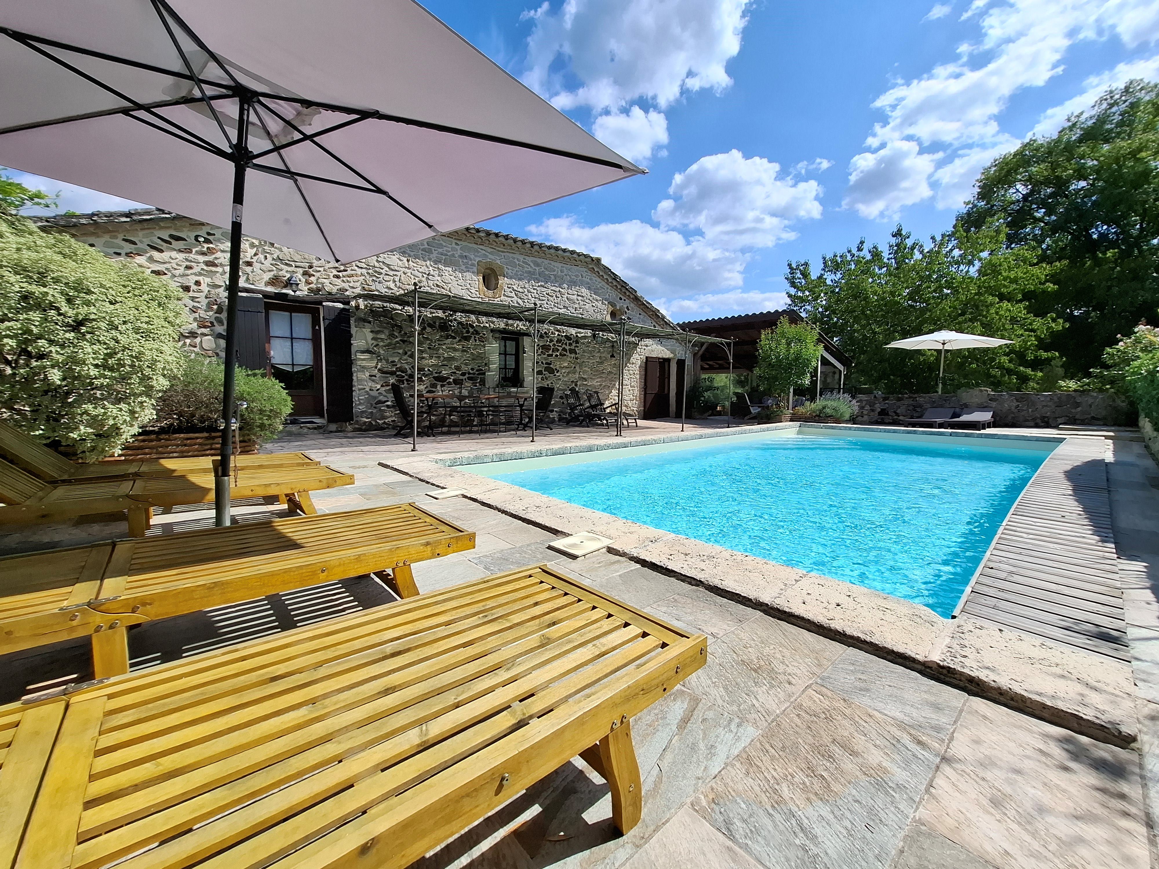 Fleur des Champs — Roulotte avec spa à Sud-Gironde à Bourdelles — chambre