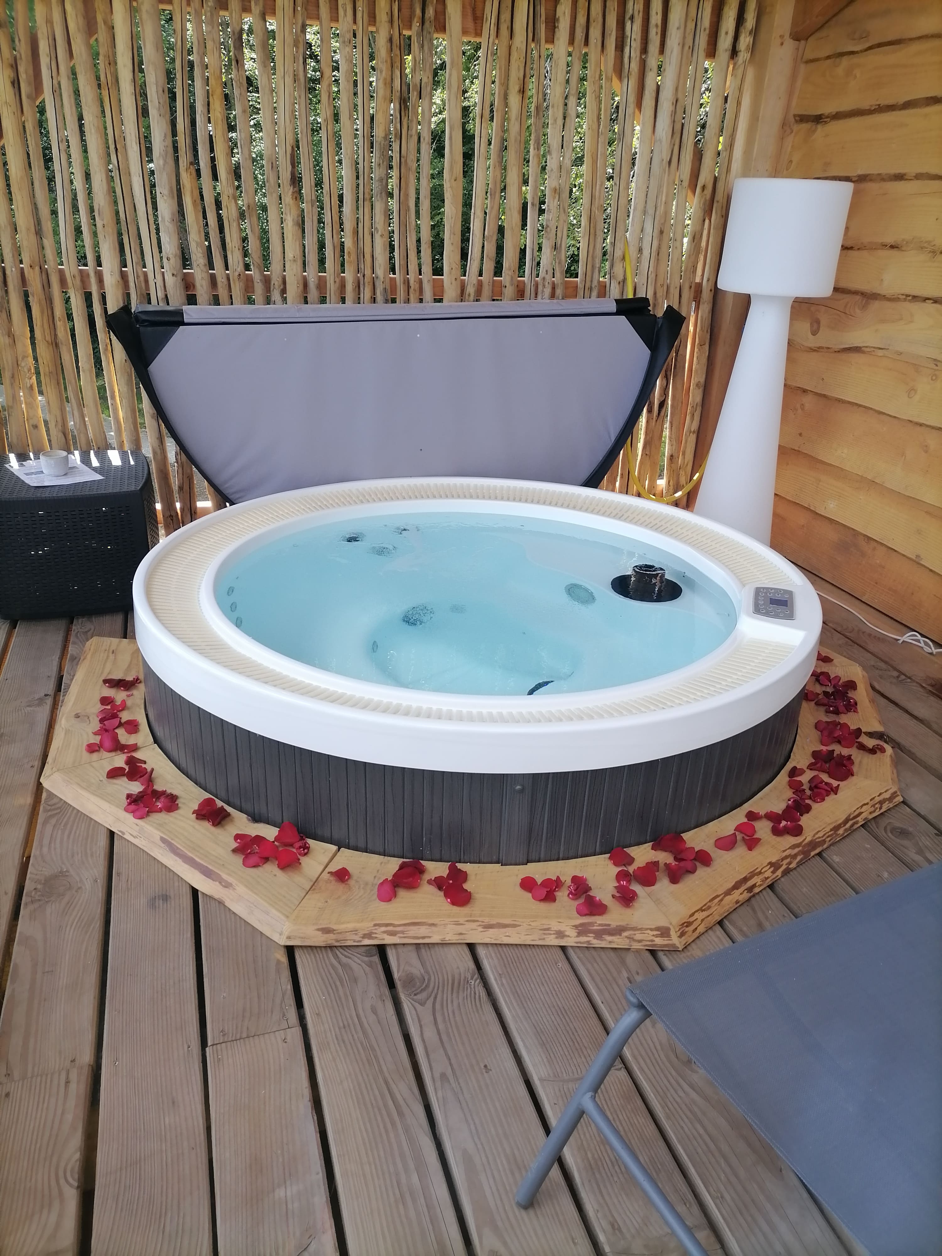Cabane l'Embène & Spa : une escapade insolite en Auvergne à Carlat — chambre