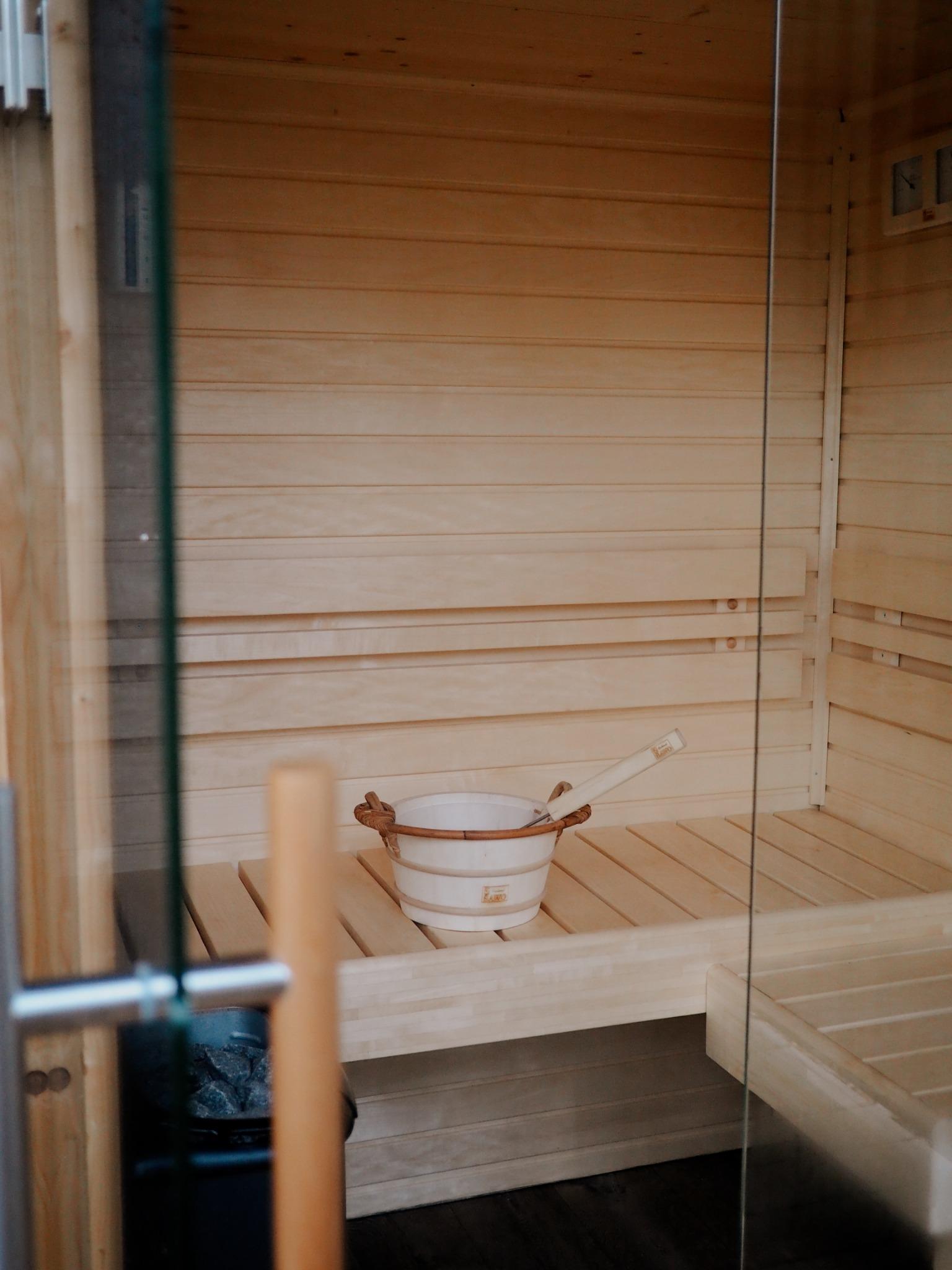 Wabi Sabi Lodge — Cabane sur pilotis avec Spa à Corrèze à Brive-la-Gaillarde — espace de vie