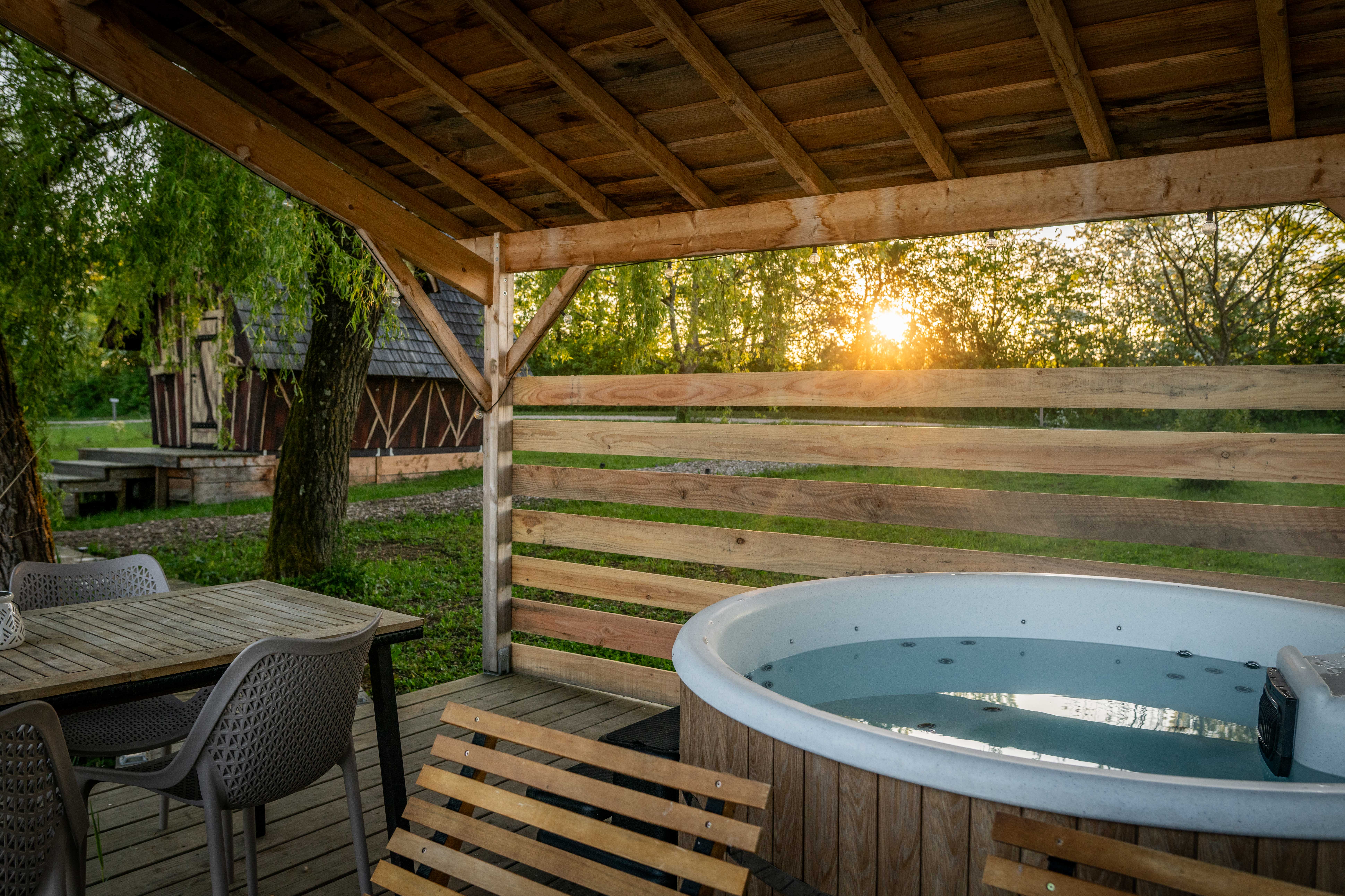 Cabane Fées 4 pers — Séjour avec spa à Ain à Meillonnas — chambre