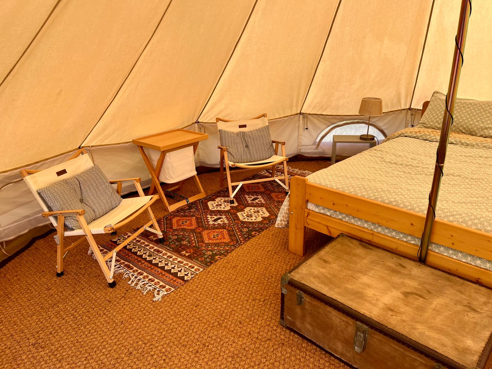 Tente Noix : une expérience immersive en pleine nature à Astaillac — vue intérieure