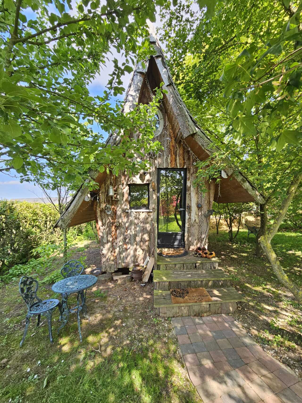 La Fée Oursinest : une cabane enchantée en Picardie à Essuiles — vue depuis la terrasse