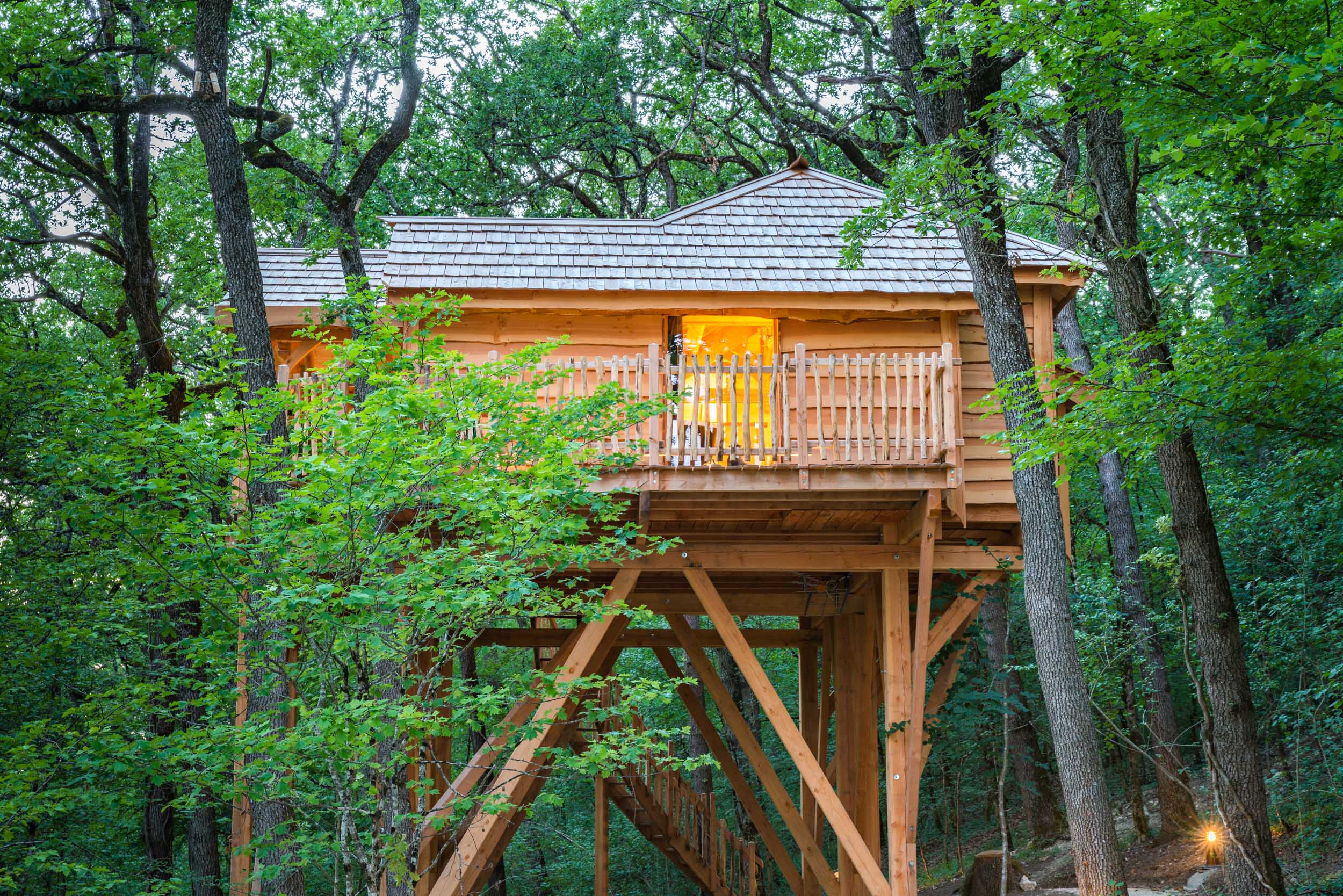 Cabane Spa Dolce Vita Prestige : une évasion dans les arbres à Clairac — environnement naturel