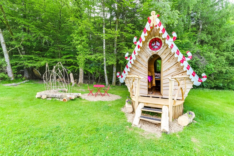 La Roulotte Hansel et Gretel : un voyage féérique en Lorraine à Claudon — vue intérieure