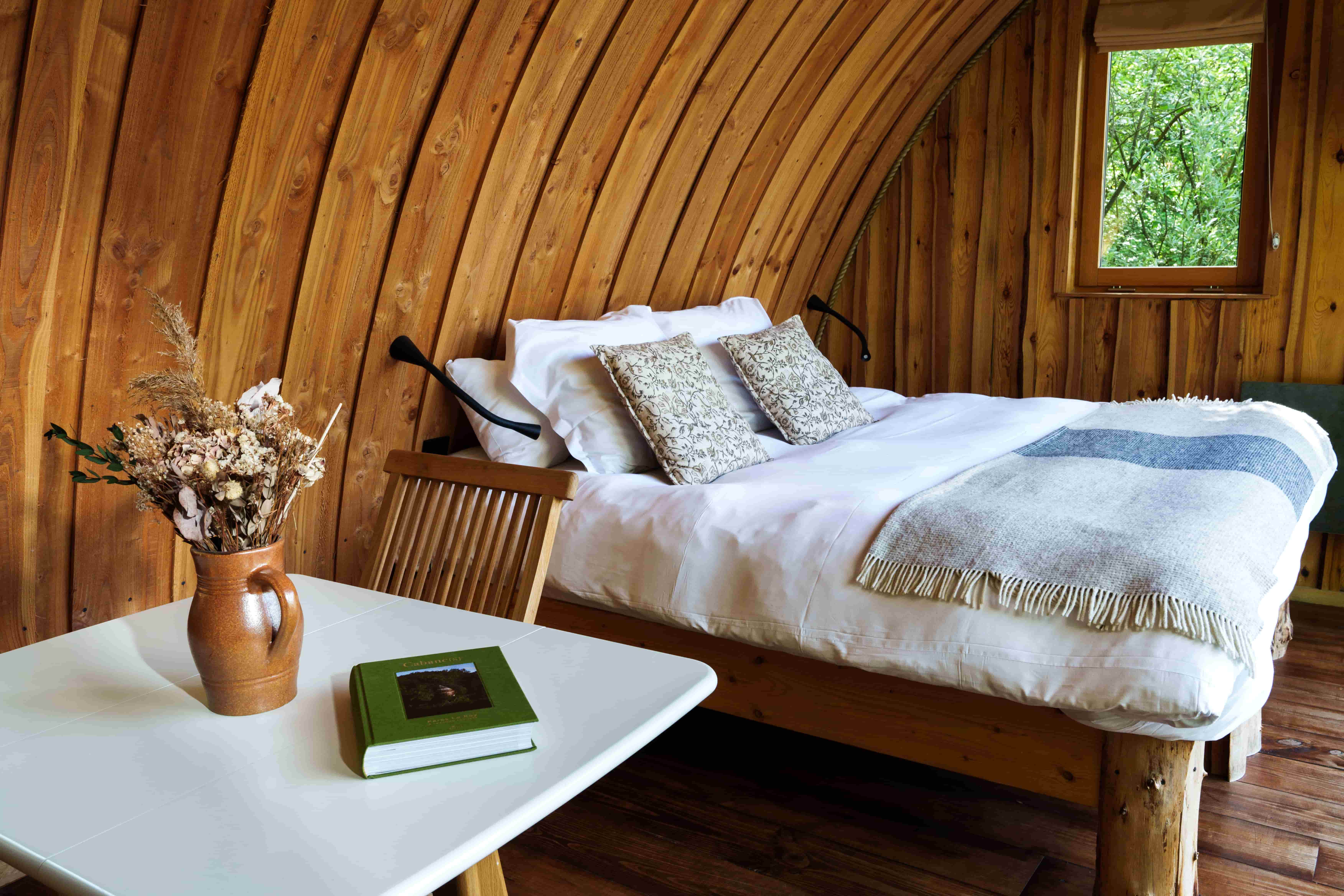 Cabane Spa Halte Sauvage : une immersion en Picardie à St-Léger-Aux-Bois — détail architectural