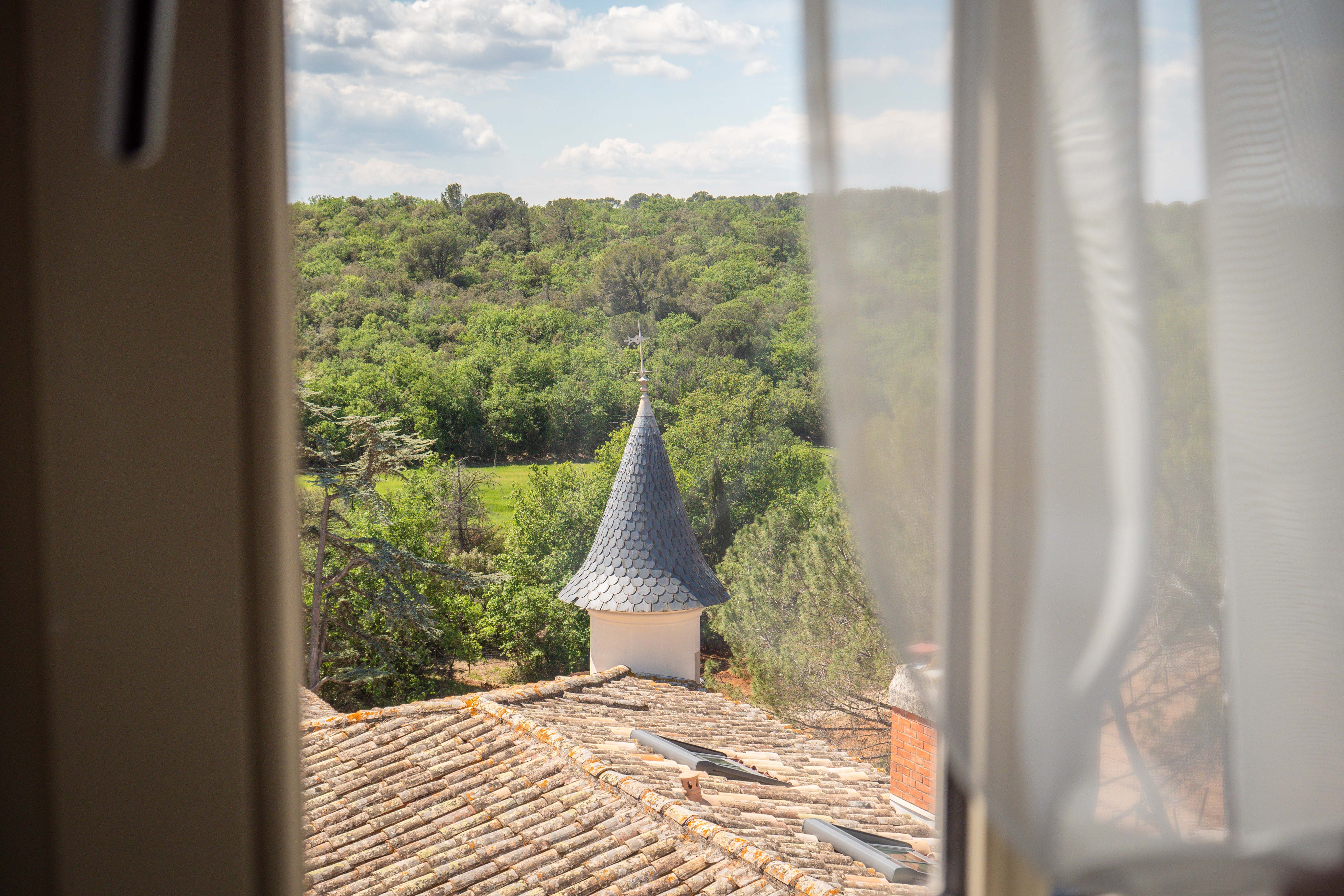 Le Pigeonnier du Château : un gîte insolite en Languedoc-Roussillon à Pezenas — vue depuis la terrasse