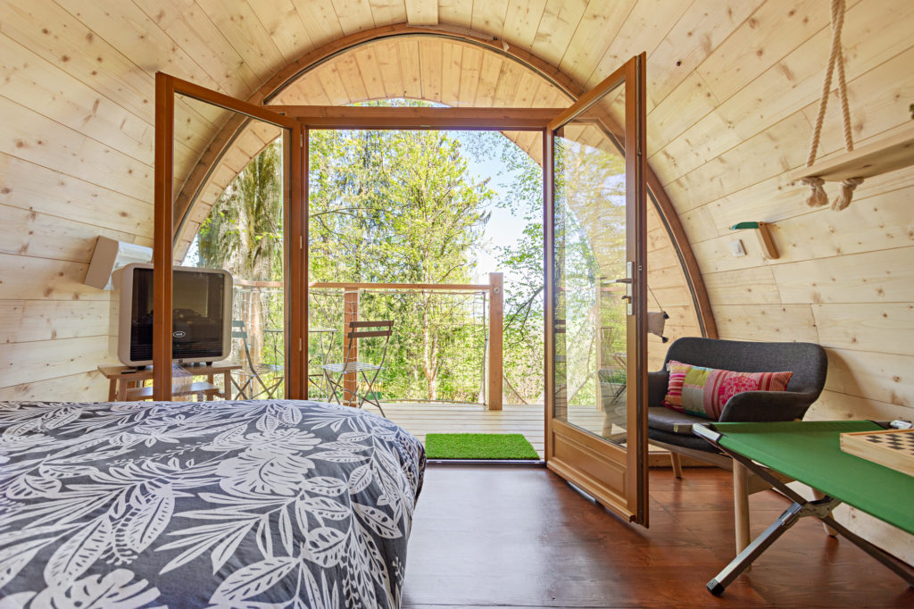Cabane accès Escalier & Spa privatisable — Cabane dans les arbres à Isère à Voreppe — vue intérieure