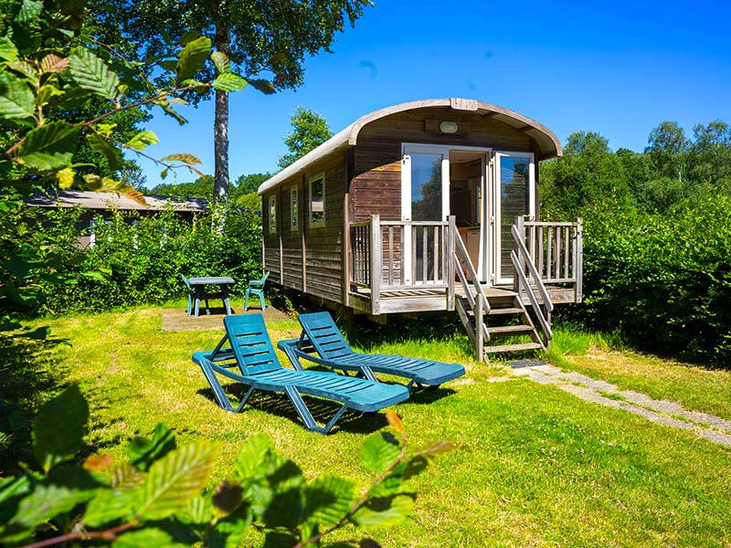 Roulotte 2 chambres — Séjour détente avec spa à La Forêt (Sarthe) à Saint-Calais — vue depuis la terrasse
