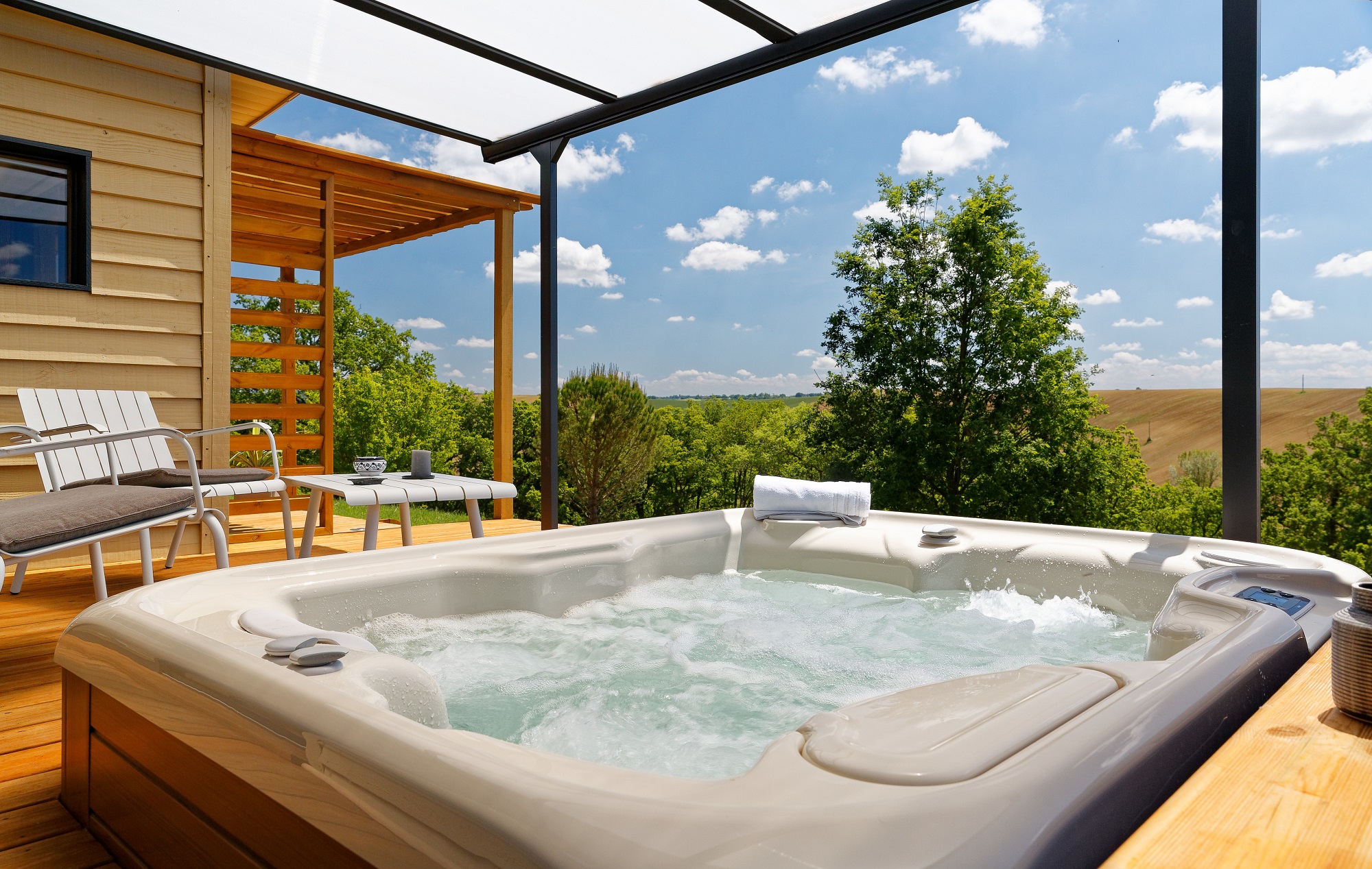 Chalet SAGA SPA Jacuzzi : une évasion romantique en pleine nature à Savignac Mona — chambre