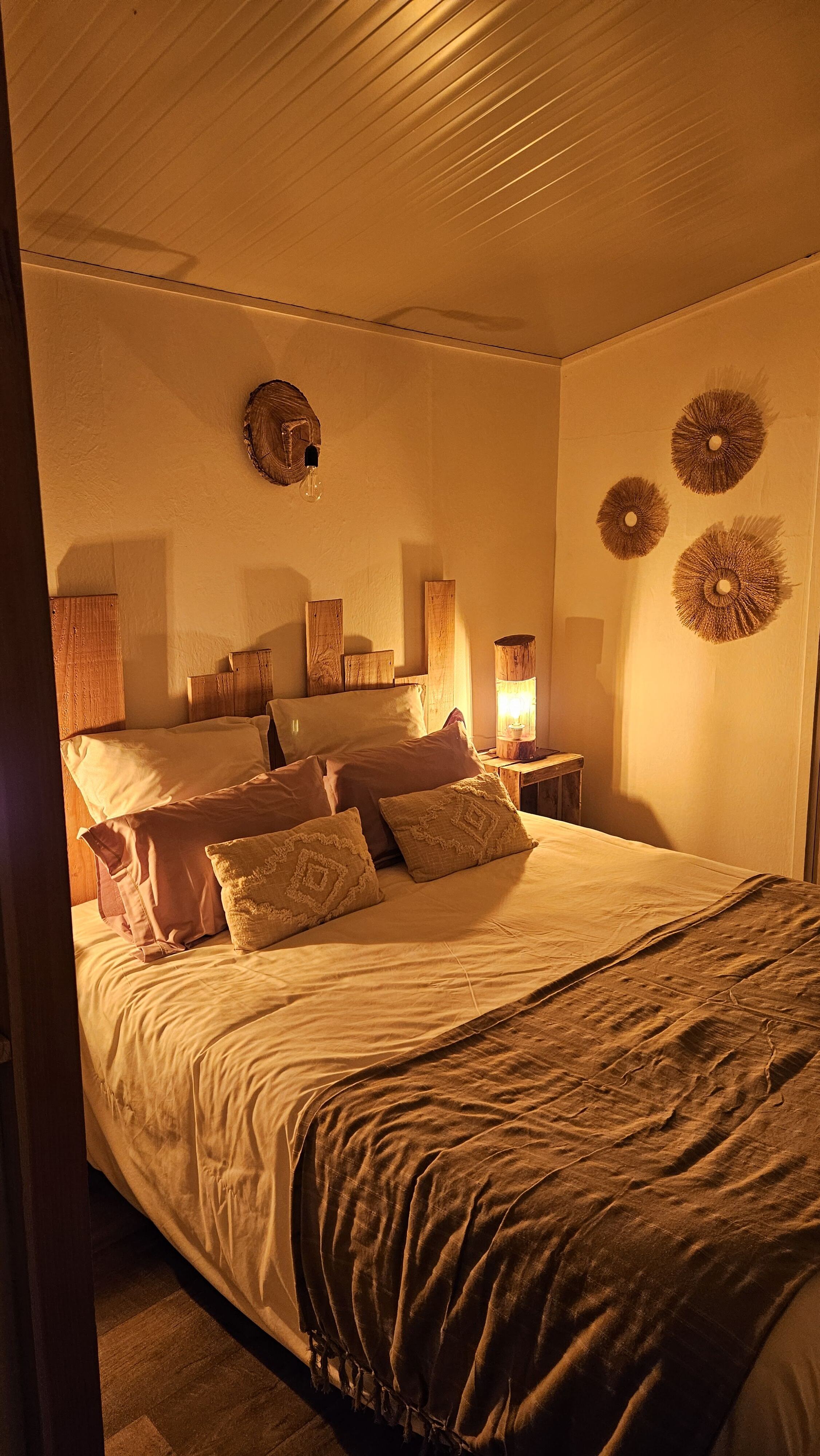 Lodge des sources & Spa : une cabane immersive en Auvergne à Viscomtat — espace de vie