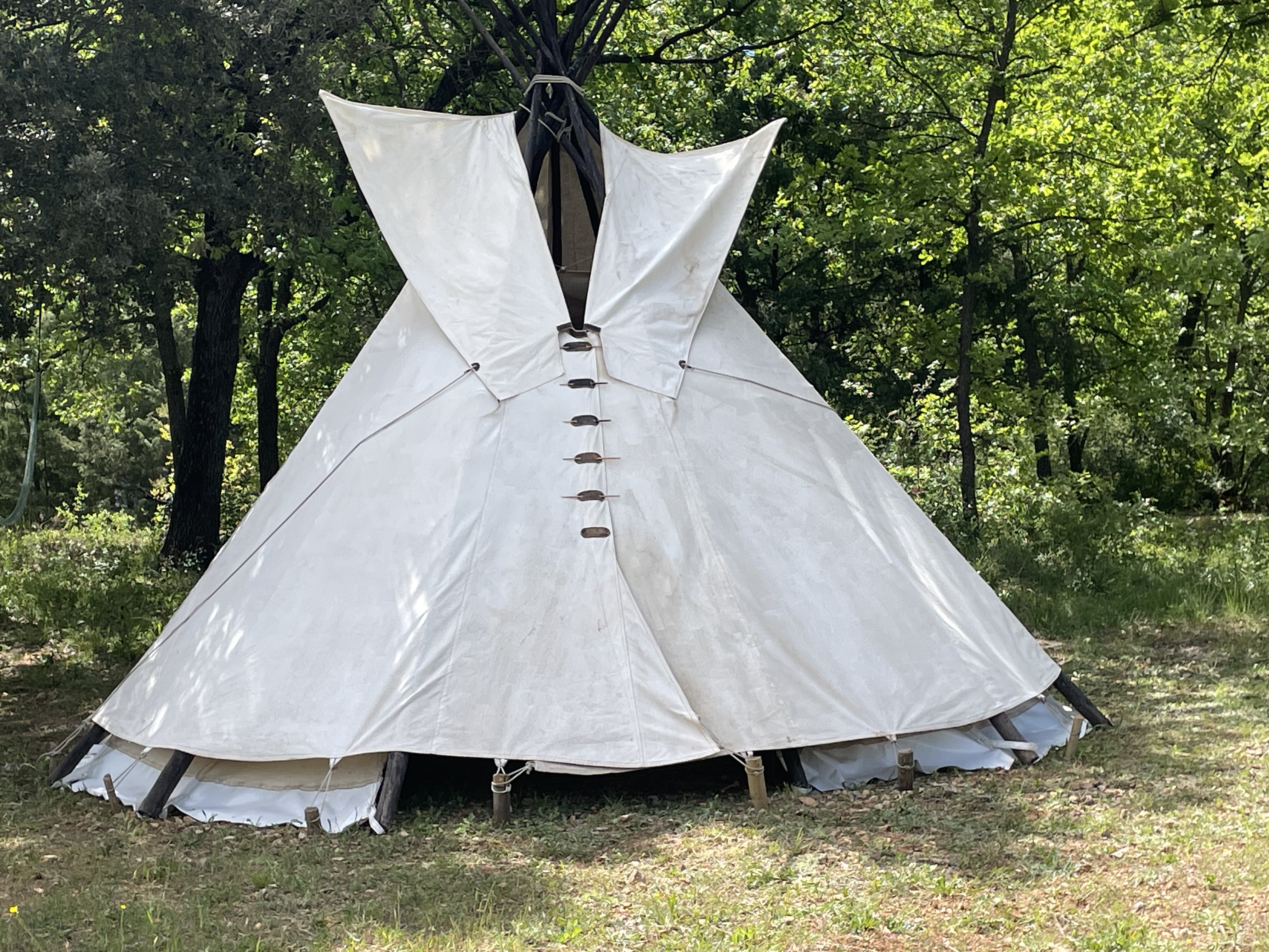 Naskapi : un tipi enchanteur au cœur de la Provence à Trans En Provence — chambre
