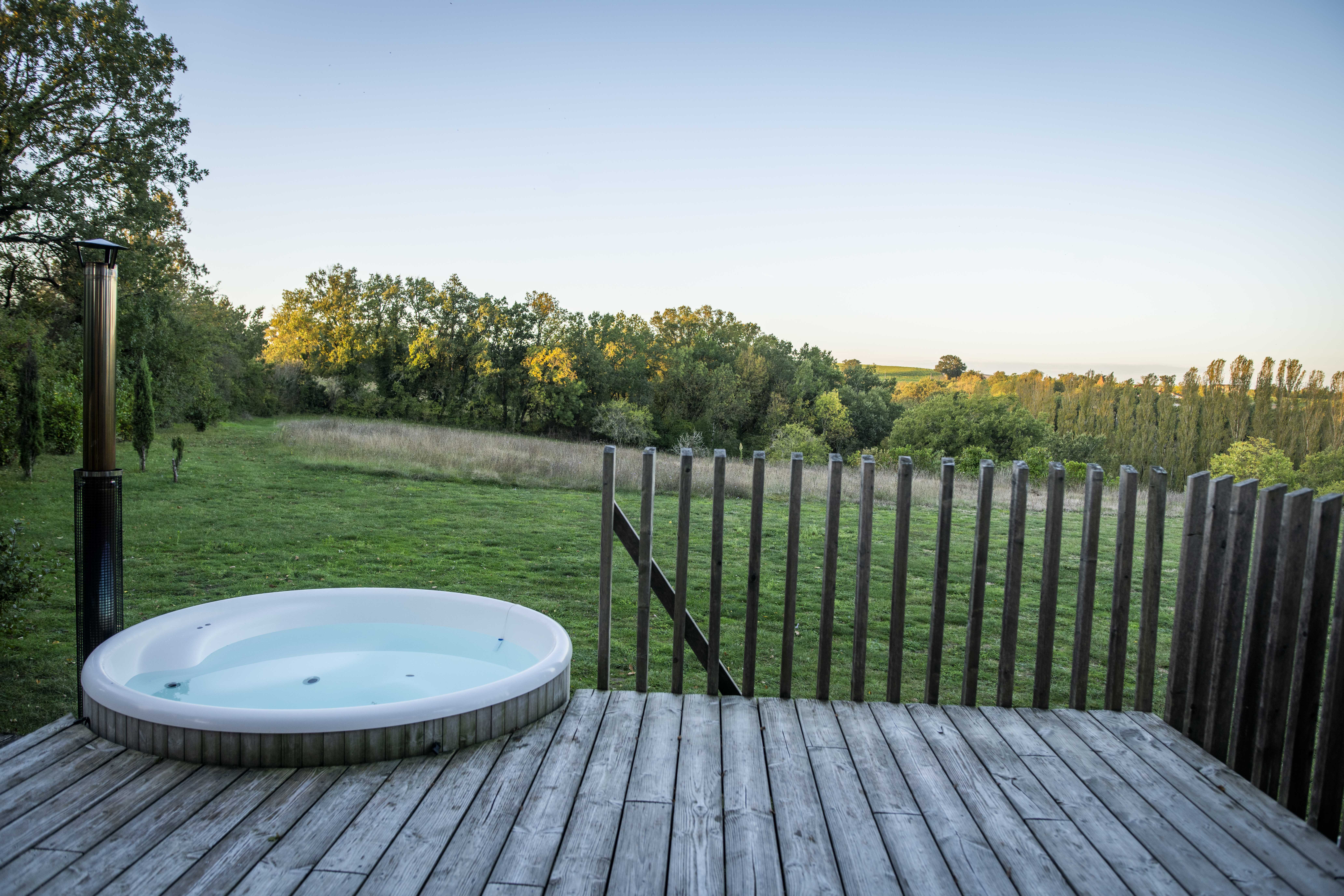 La Cabane du Haut & Spa : une expérience suspendue en Midi-Pyrénées à Labastide-Gabausse — vue intérieure