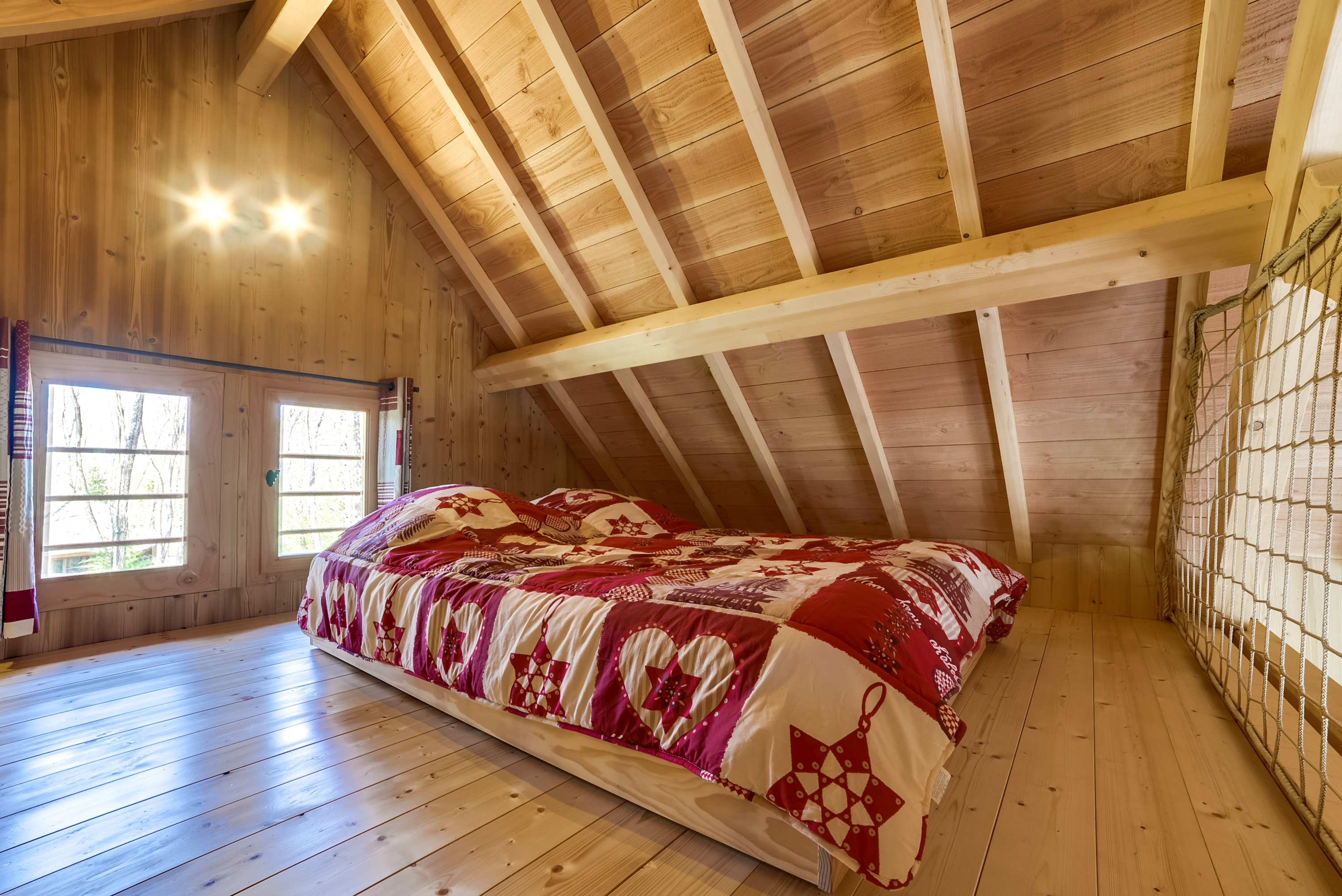 Cabane Spa des Cyprès : une expérience unique en Franche-Comté à Corcelle-Mieslot — détail architectural
