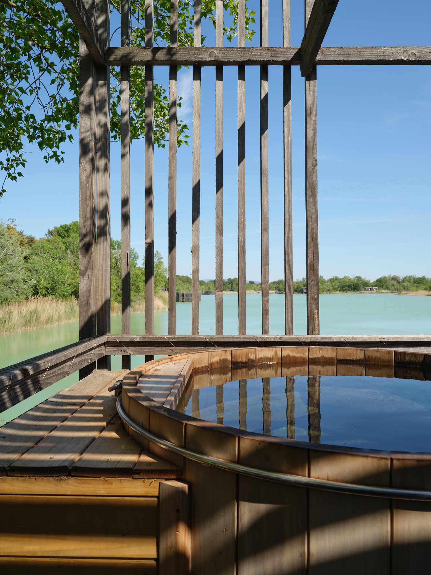 Cabane Spa Cigale : une évasion sur pilotis en Provence à Sorgues — détail architectural