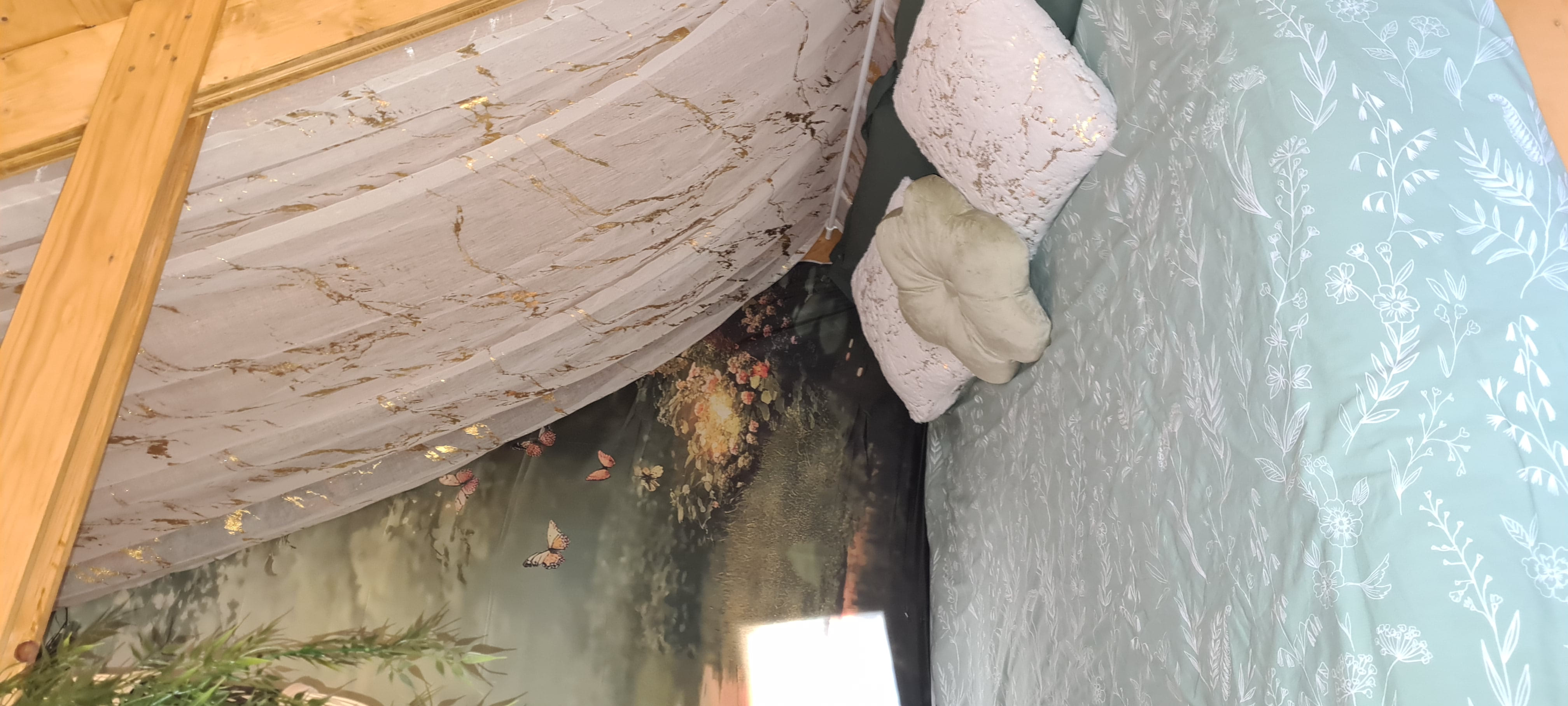 La Cabane Féérique : un refuge enchanteur en pleine nature à Hauts-de-France — environnement naturel