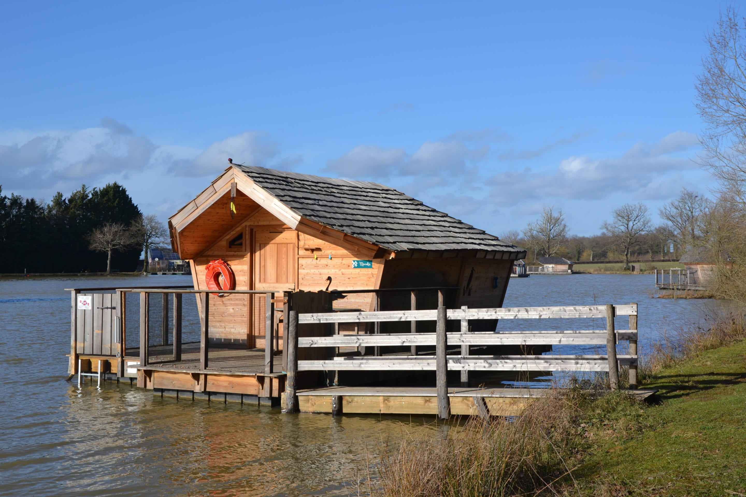 Cabane familiale flottante Mauka : une évasion sur l'eau