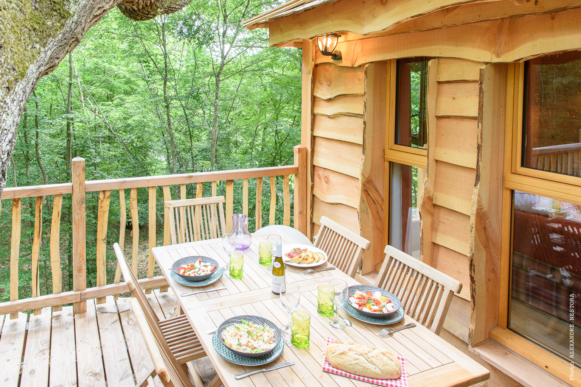 La Cabane aux Oiseaux & Spa : une expérience suspendue dans les arbres à La Bussière — salle de bain