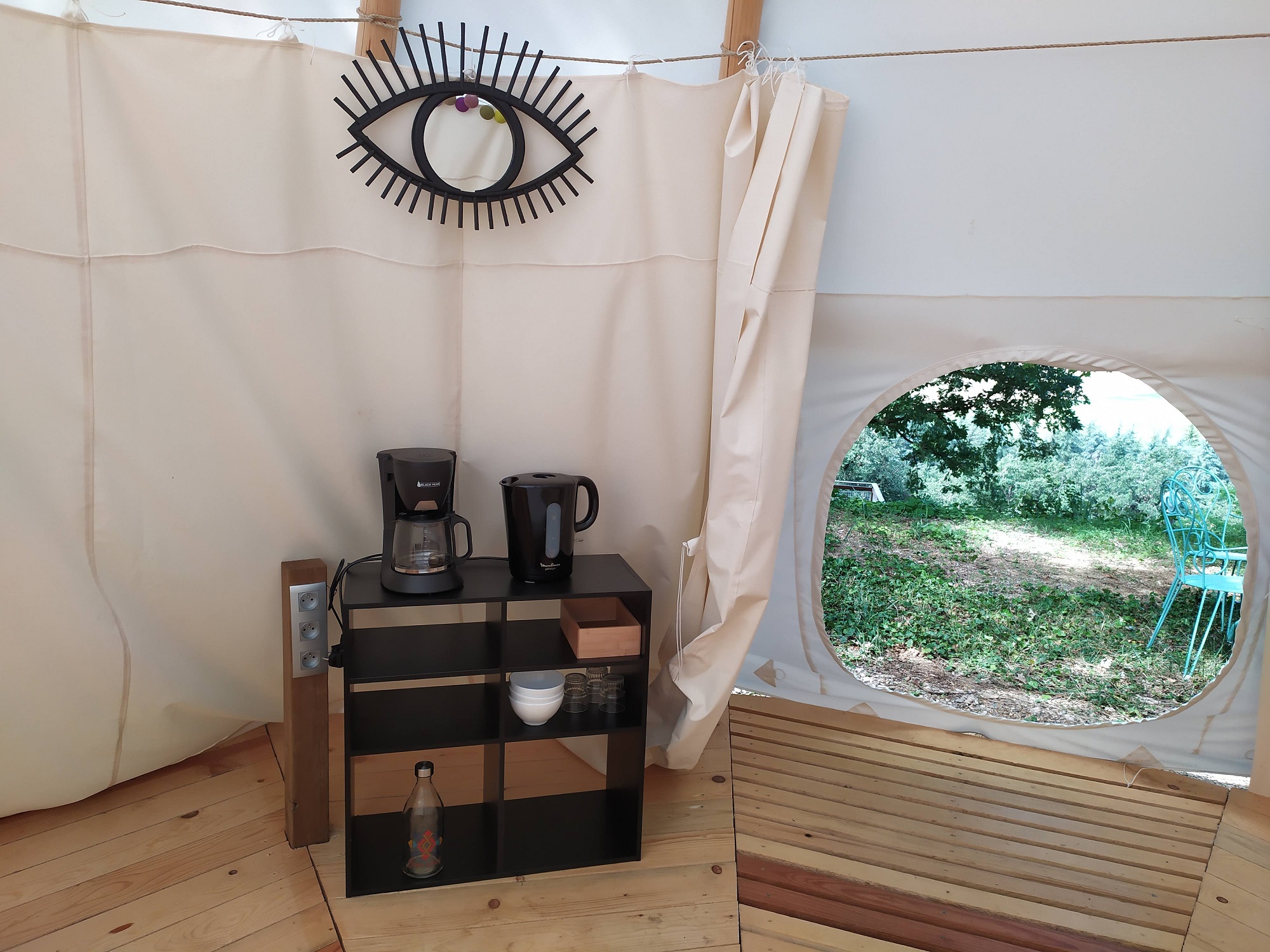 Un tipi d'Indiens au cœur de la Drôme à Albon — vue depuis la terrasse
