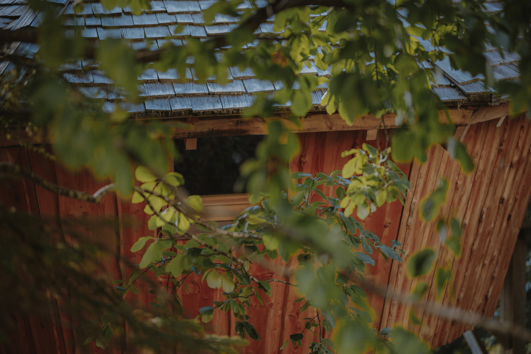 Cabane La Bordée : une expérience suspendue dans les arbres à Saint Pierre De Chartreuse — détail architectural