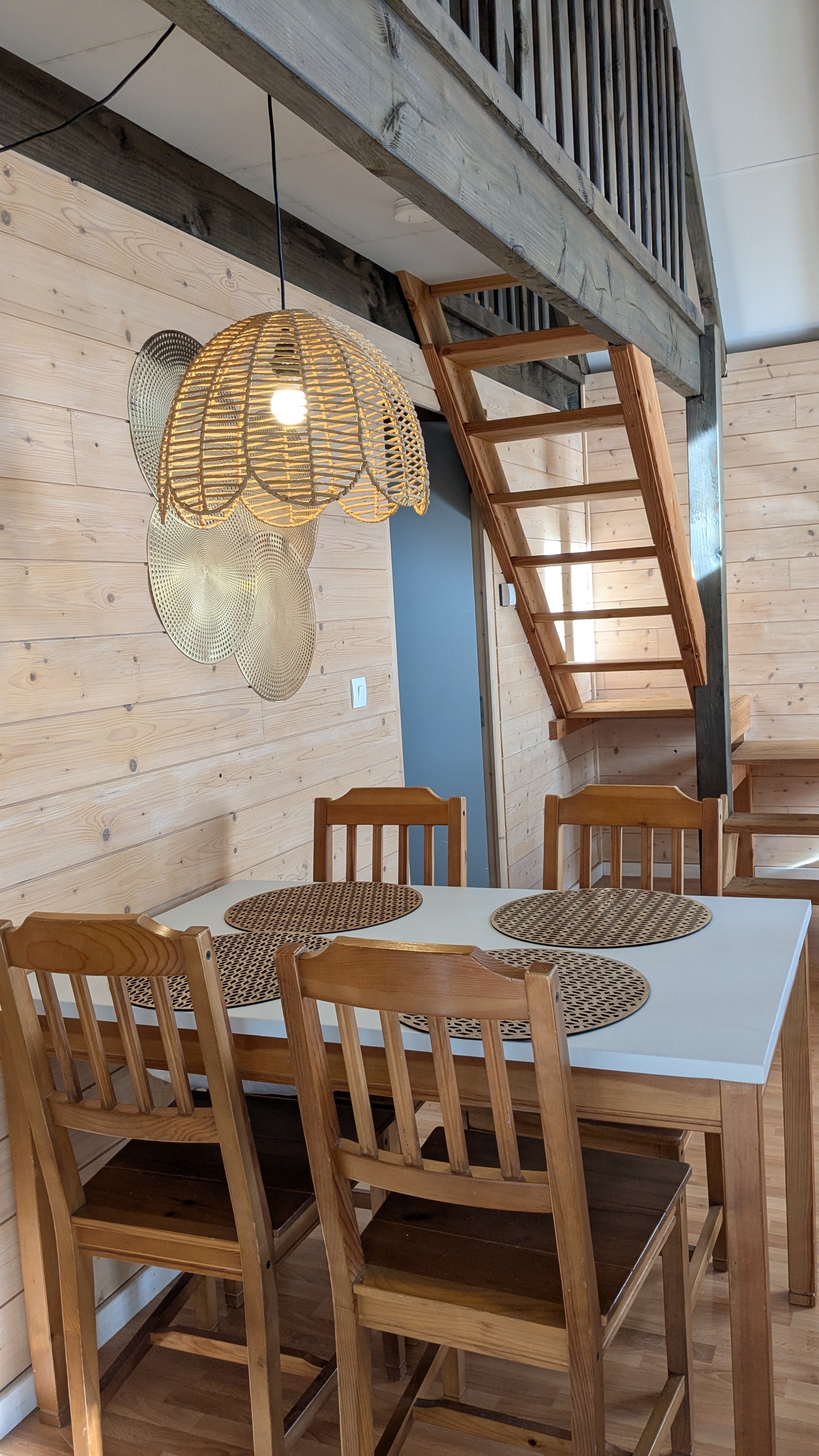 Chalet Vital : une évasion romantique avec spa privatif à Biron — environnement naturel