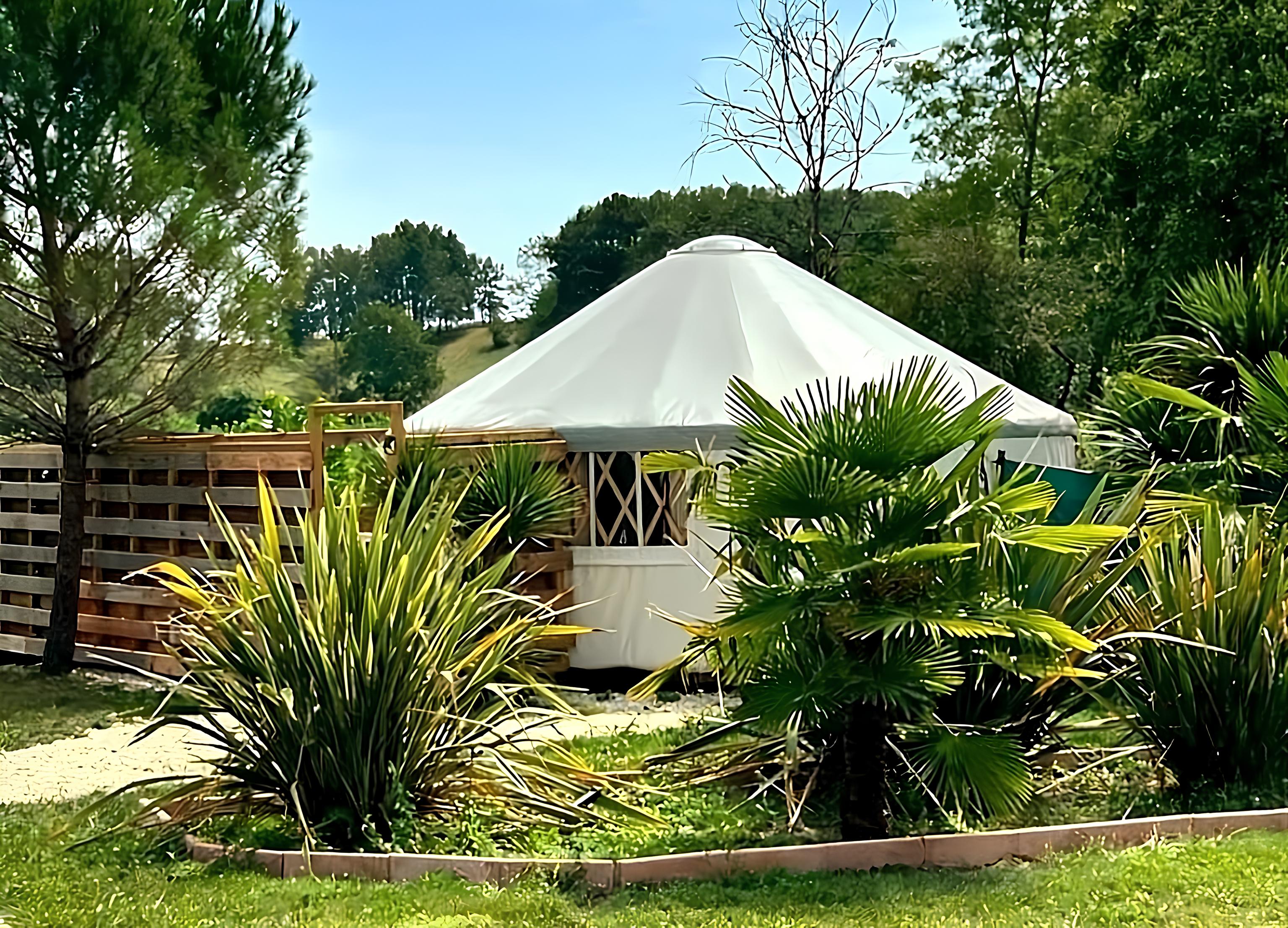 Yourte & Spa — Nuit insolite avec jacuzzi à Gironde