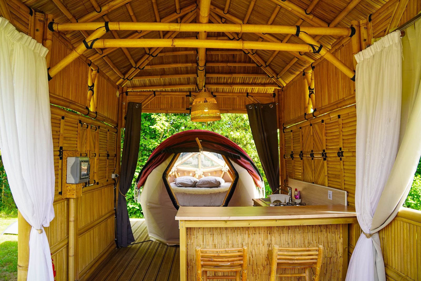 Le dodôme sous son gazebo & Spa — Dôme avec spa privatif à Yonne