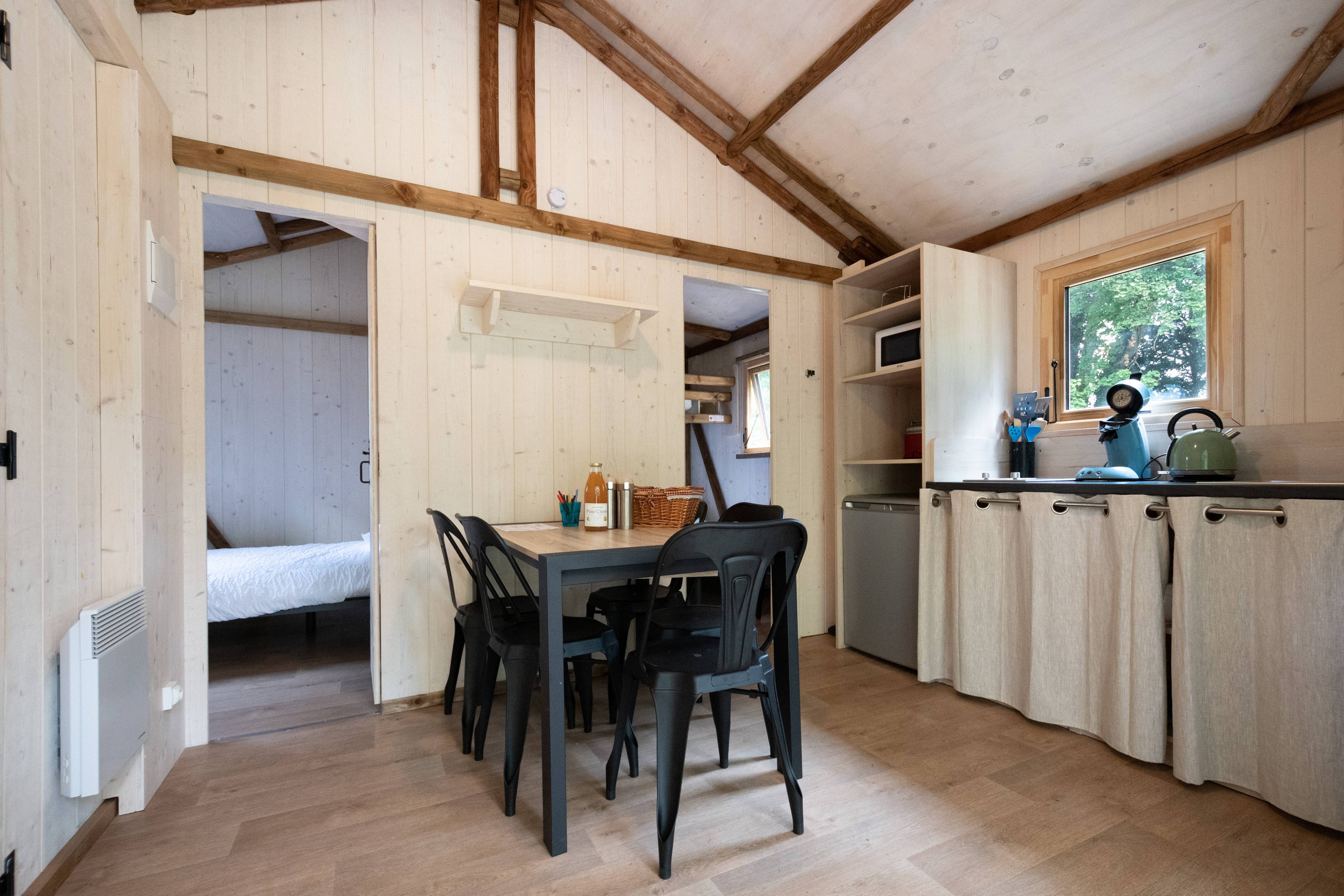 La cabane familiale du trappeur : une escapade enchantée à Bar Sur Aube — vue depuis la terrasse