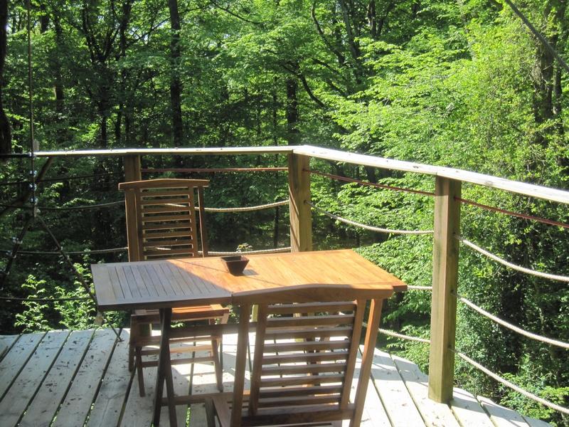 Cabane des Gibbons : une évasion dans les arbres en Nouvelle-Aquitaine à Magné — espace de vie
