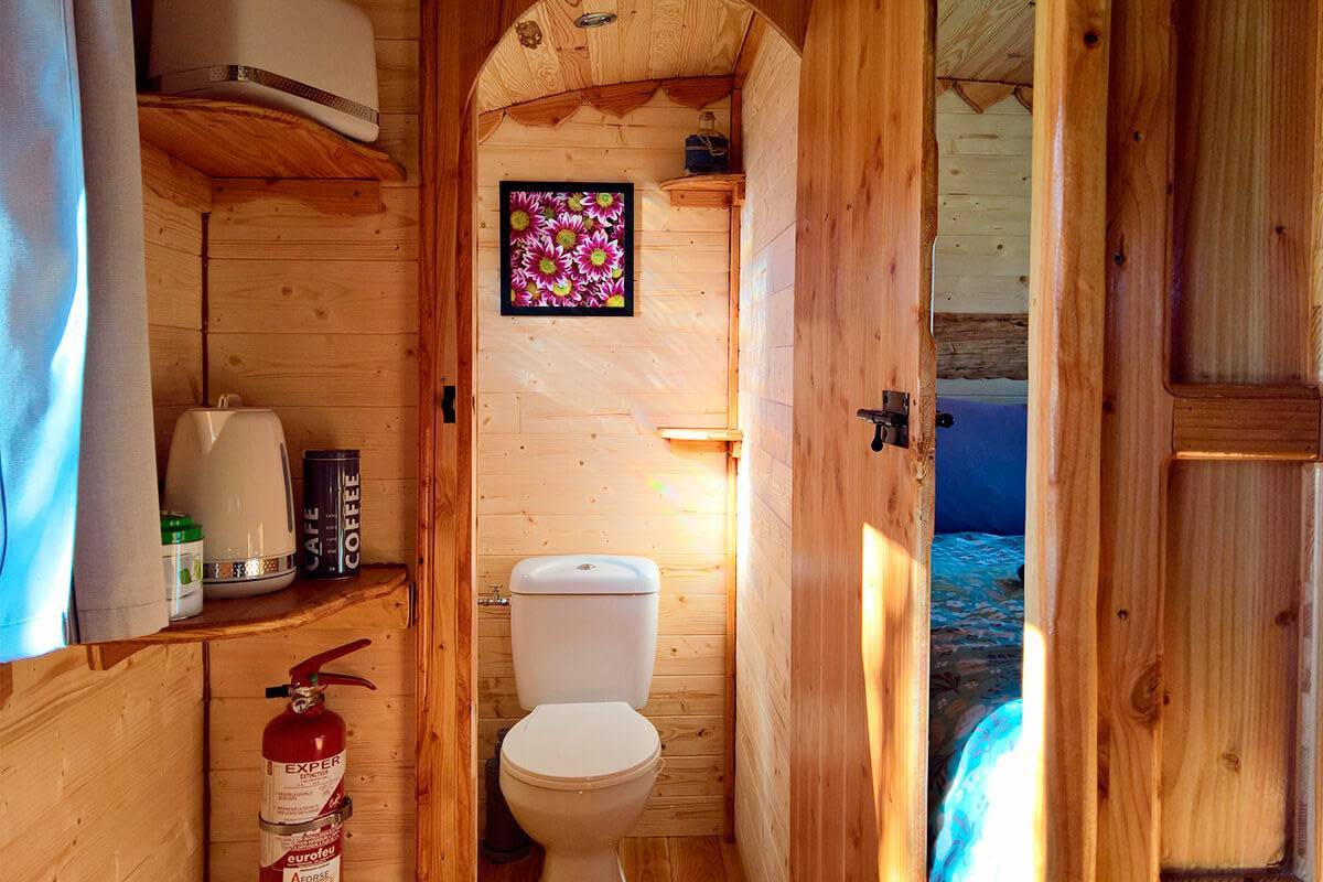 Roulotte la Campagnarde — Séjour avec spa à Vercors, Drôme à Saint-Jean-En-Royans — salle de bain