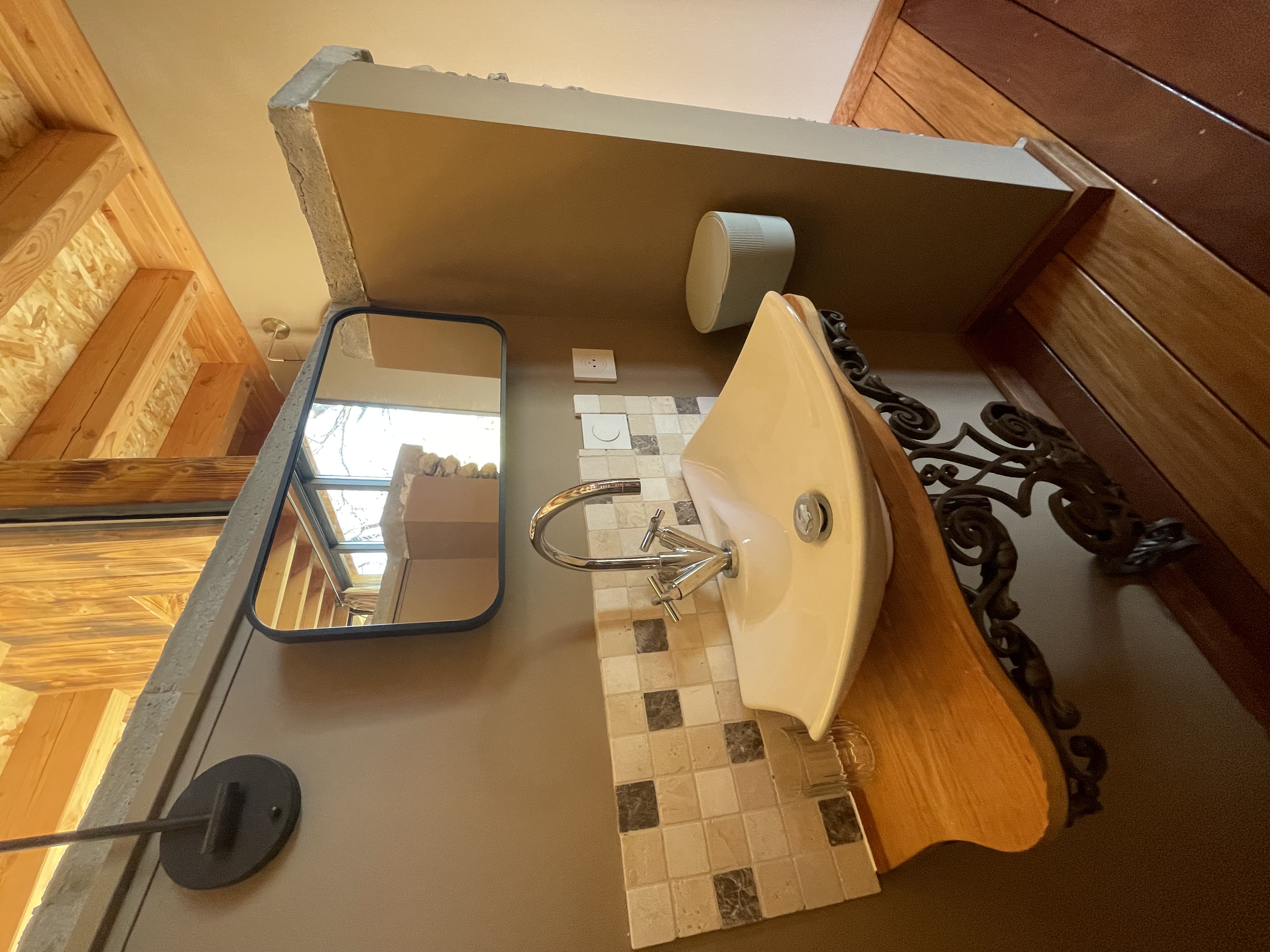 Le Nid en Provence — Cabane sur pilotis avec spa à Bouches-du-Rhône à Marseille — détail architectural