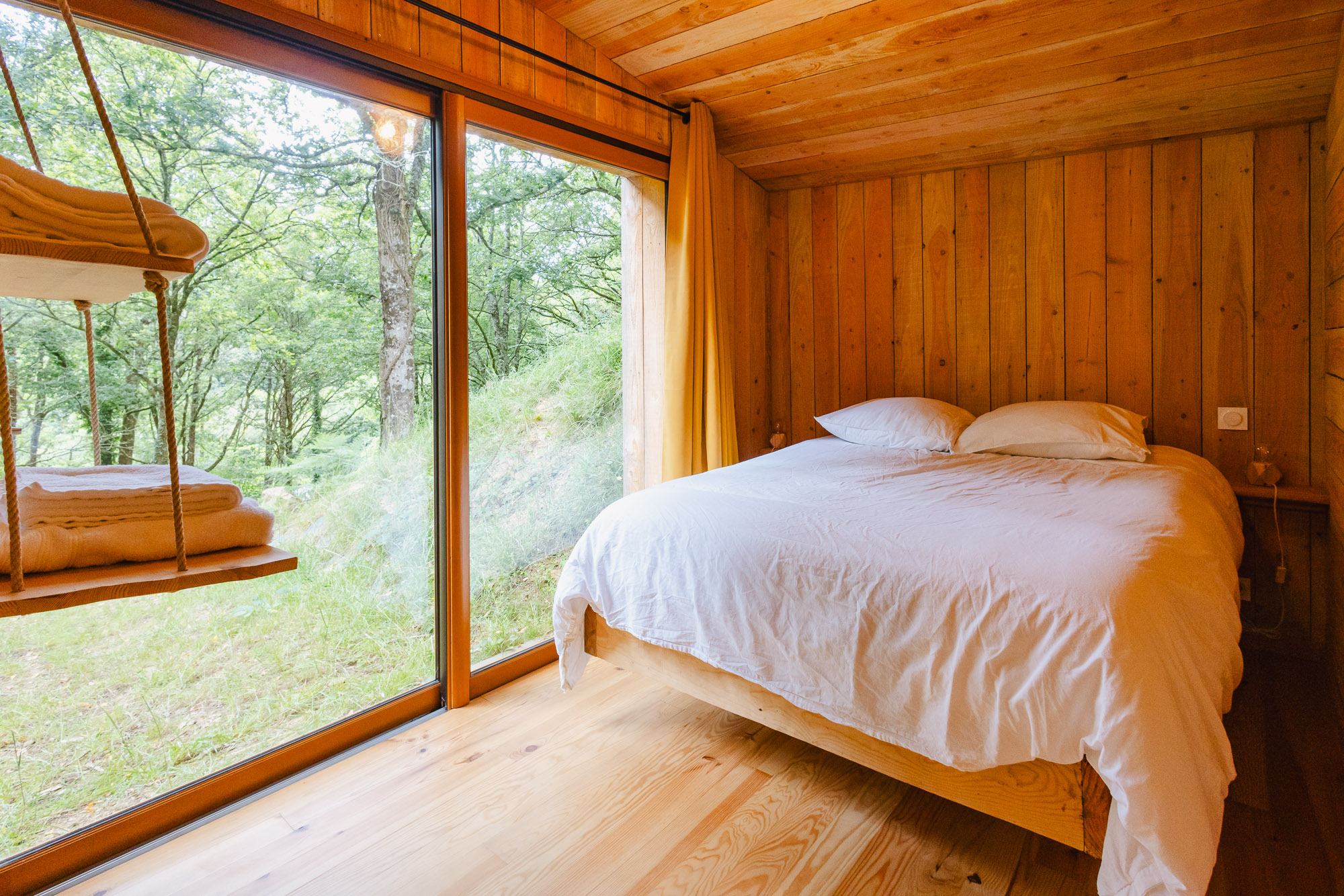 Cabane végétalisée : une évasion enchantée en Bretagne à Plumeliau — vue intérieure
