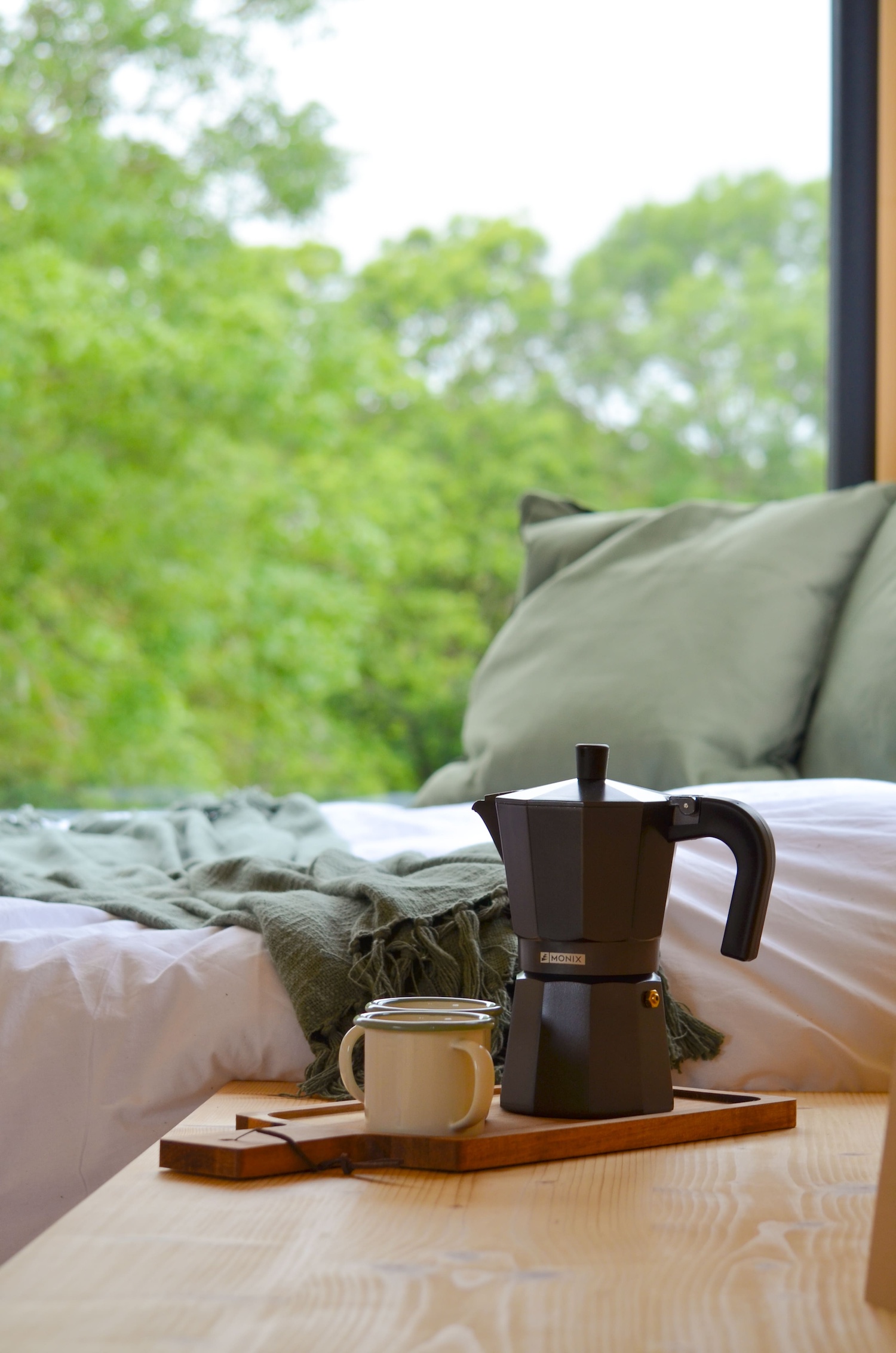 Parcel Tiny House — Séjour avec piscine à Plonéour-Lanvern à Plonéour-Lanvern — vue depuis la terrasse